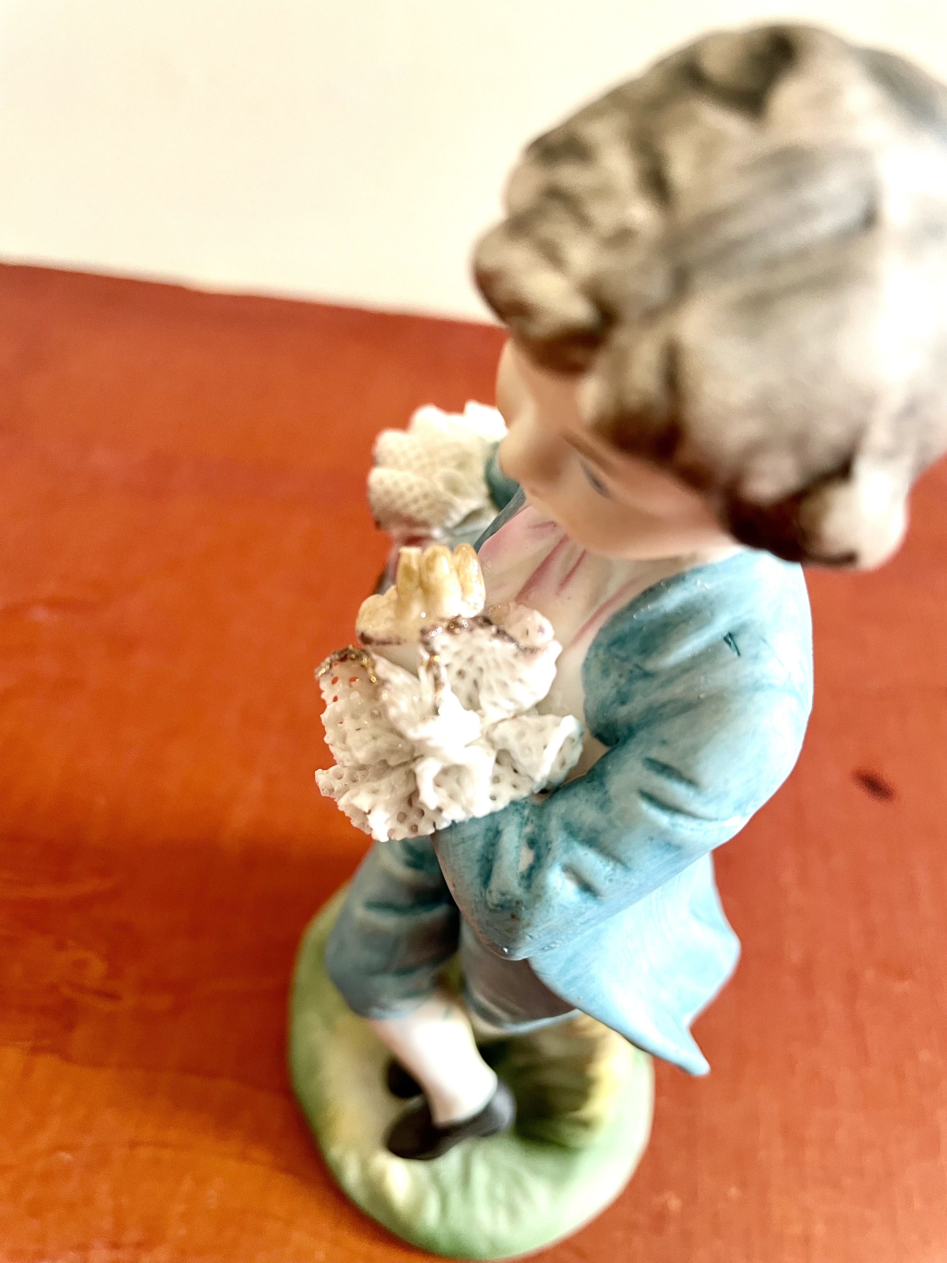 Vintage wachtende jongen keramiek – foto 8 – kavel bij GSD Auctions, Zoeterwoude
