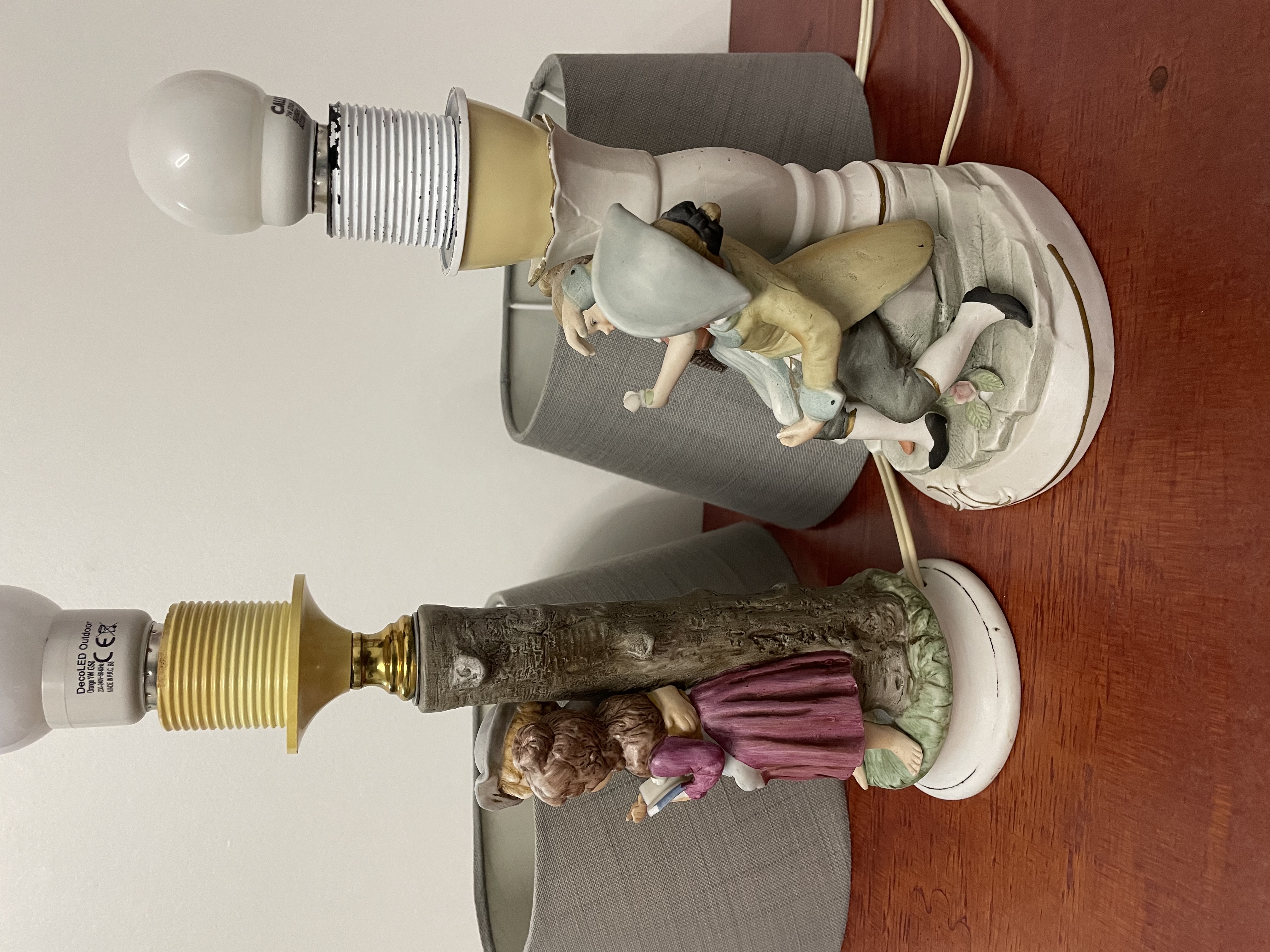 2 kleine tafellamp met lampenkapen van Duitse fabriek – foto 5 – kavel bij GSD Auctions, Zoeterwoude