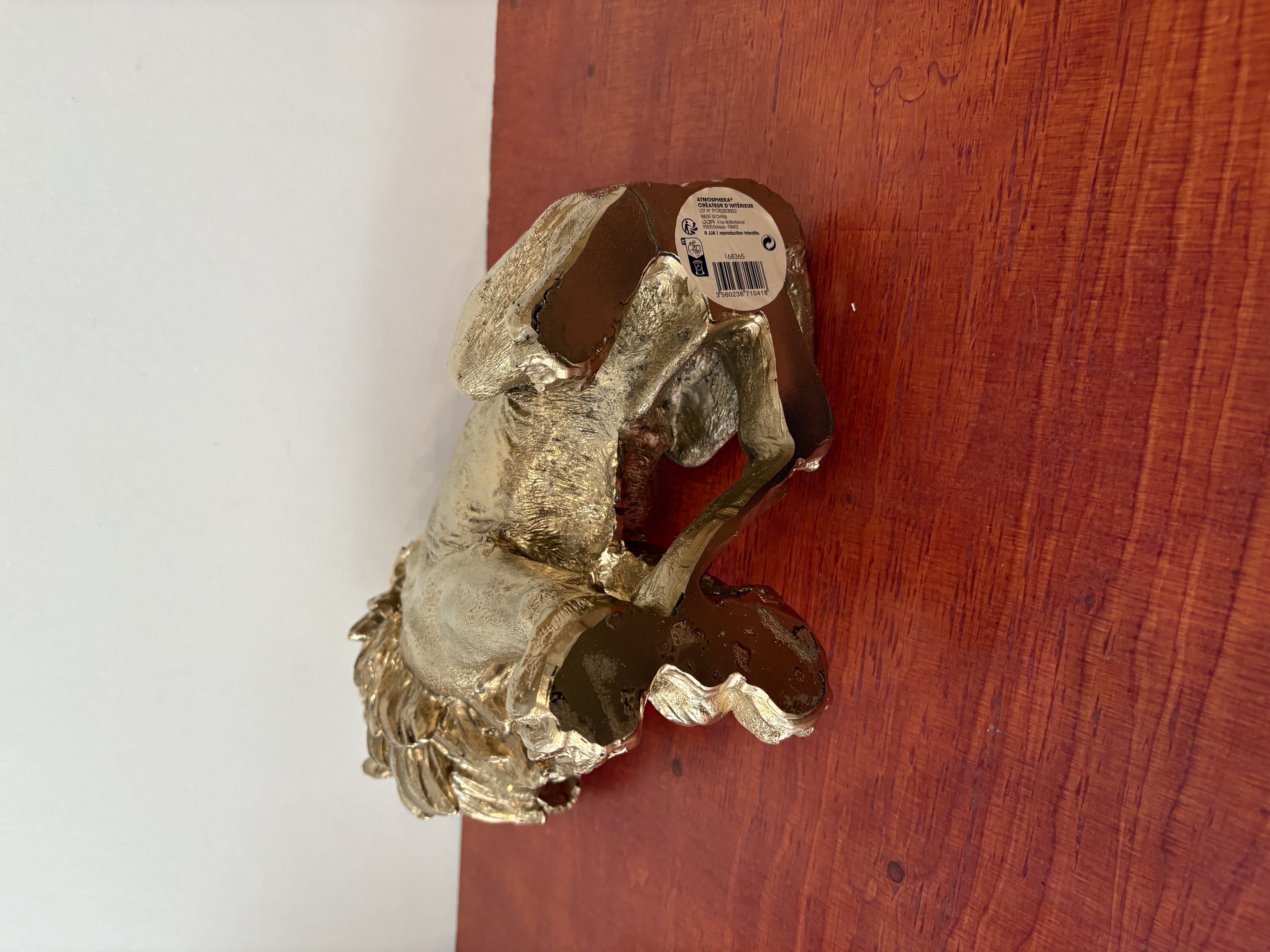 Goudkleurige leeuw van polyresin @ – foto 5 – kavel bij GSD Auctions, Zoeterwoude