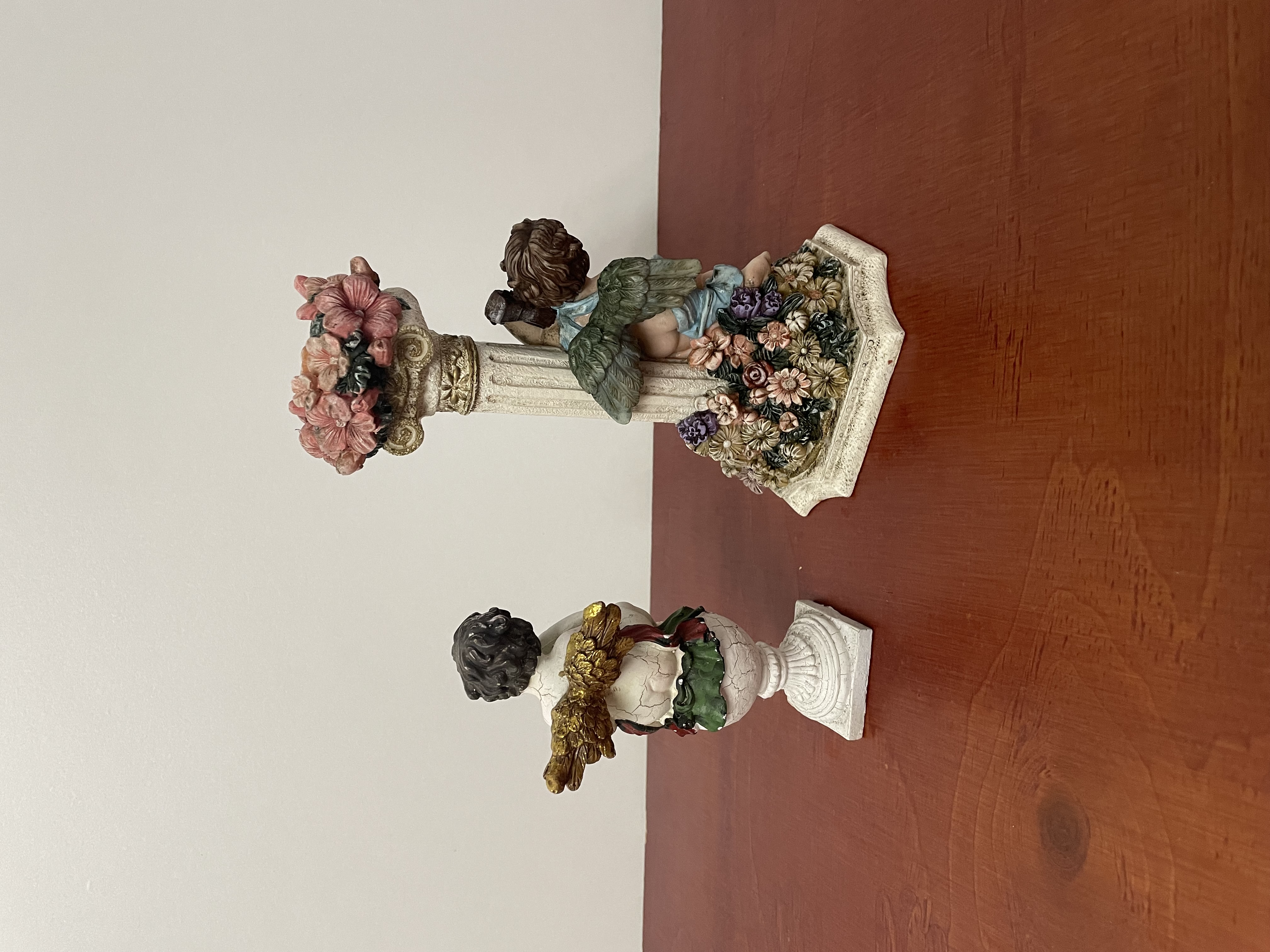 Kandelaar met engeltjes en een beeld van angel – foto 5 – kavel bij GSD Auctions, Zoeterwoude