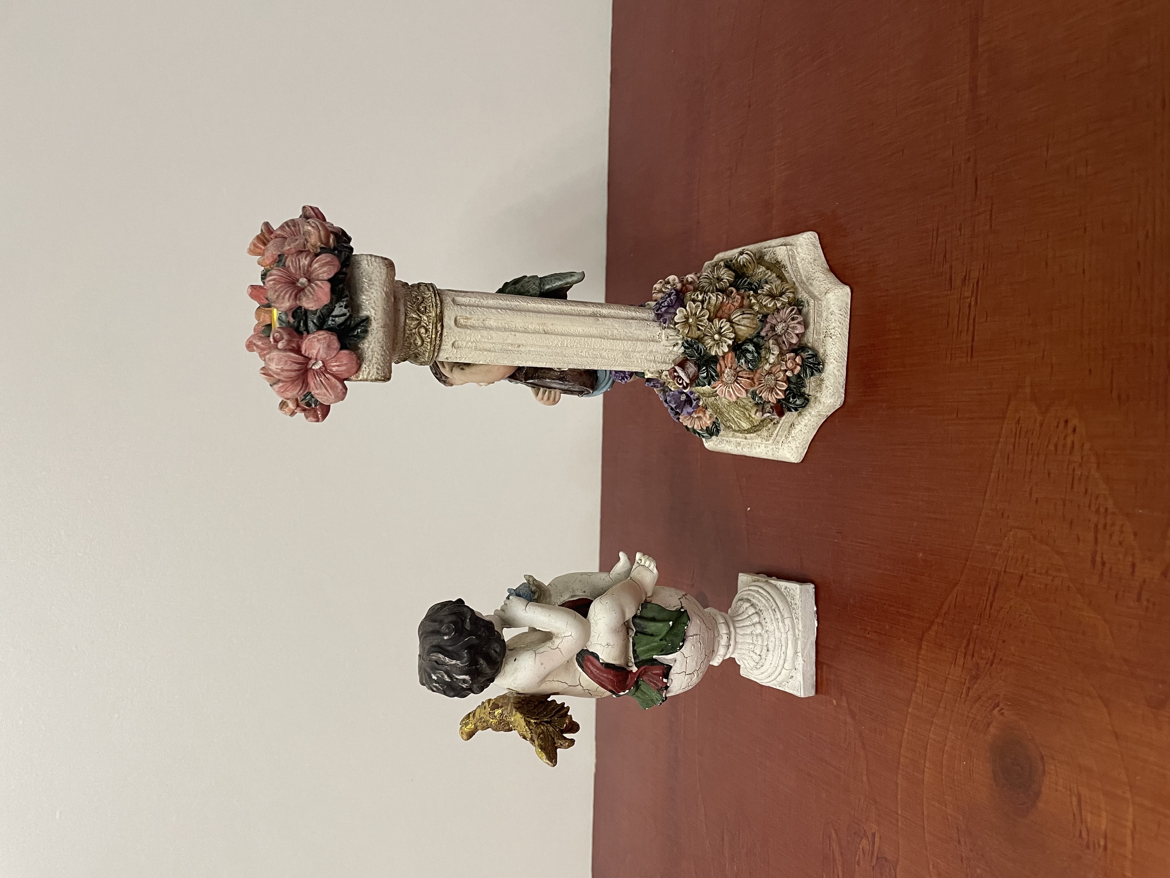 Kandelaar met engeltjes en een beeld van angel – foto 6 – kavel bij GSD Auctions, Zoeterwoude