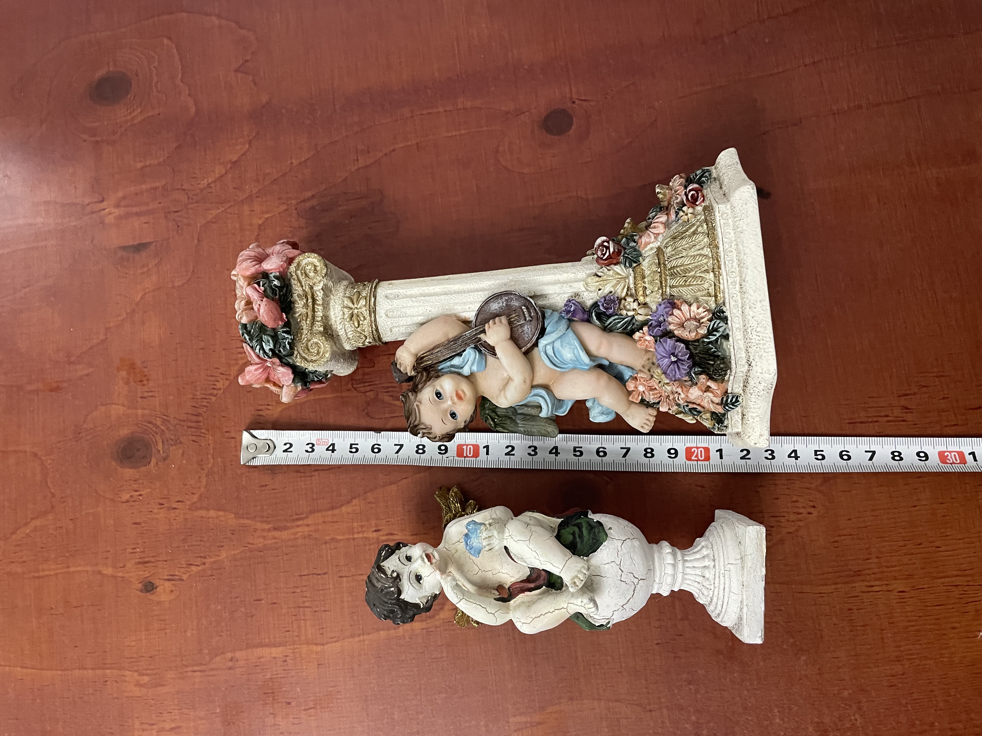 Kandelaar met engeltjes en een beeld van angel – foto 9 – kavel bij GSD Auctions, Zoeterwoude