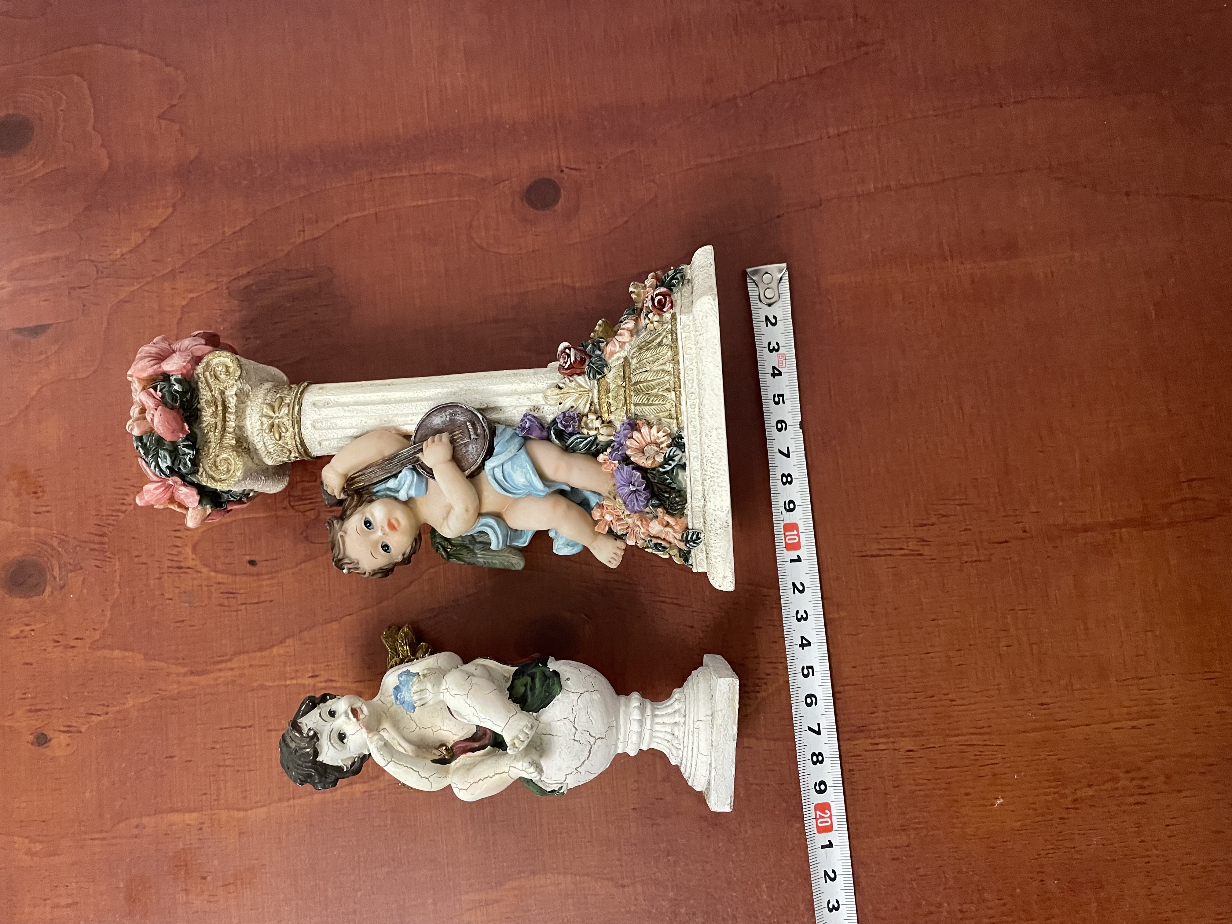 Kandelaar met engeltjes en een beeld van angel – foto 10 – kavel bij GSD Auctions, Zoeterwoude