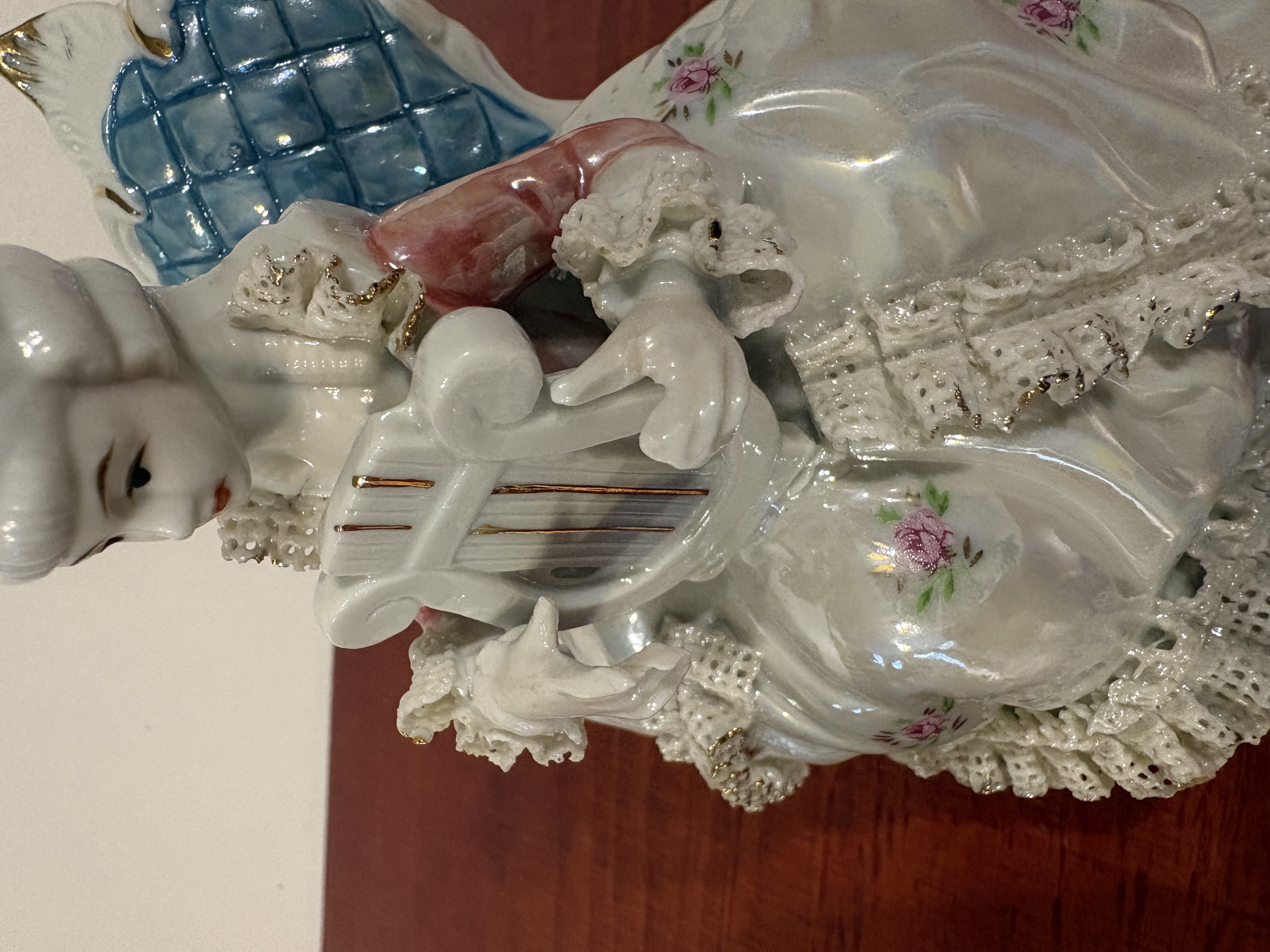 Keramieken Beeld Nummer 15 Victoriaans Lady met instrument – foto 6 – kavel bij GSD Auctions, Zoeterwoude