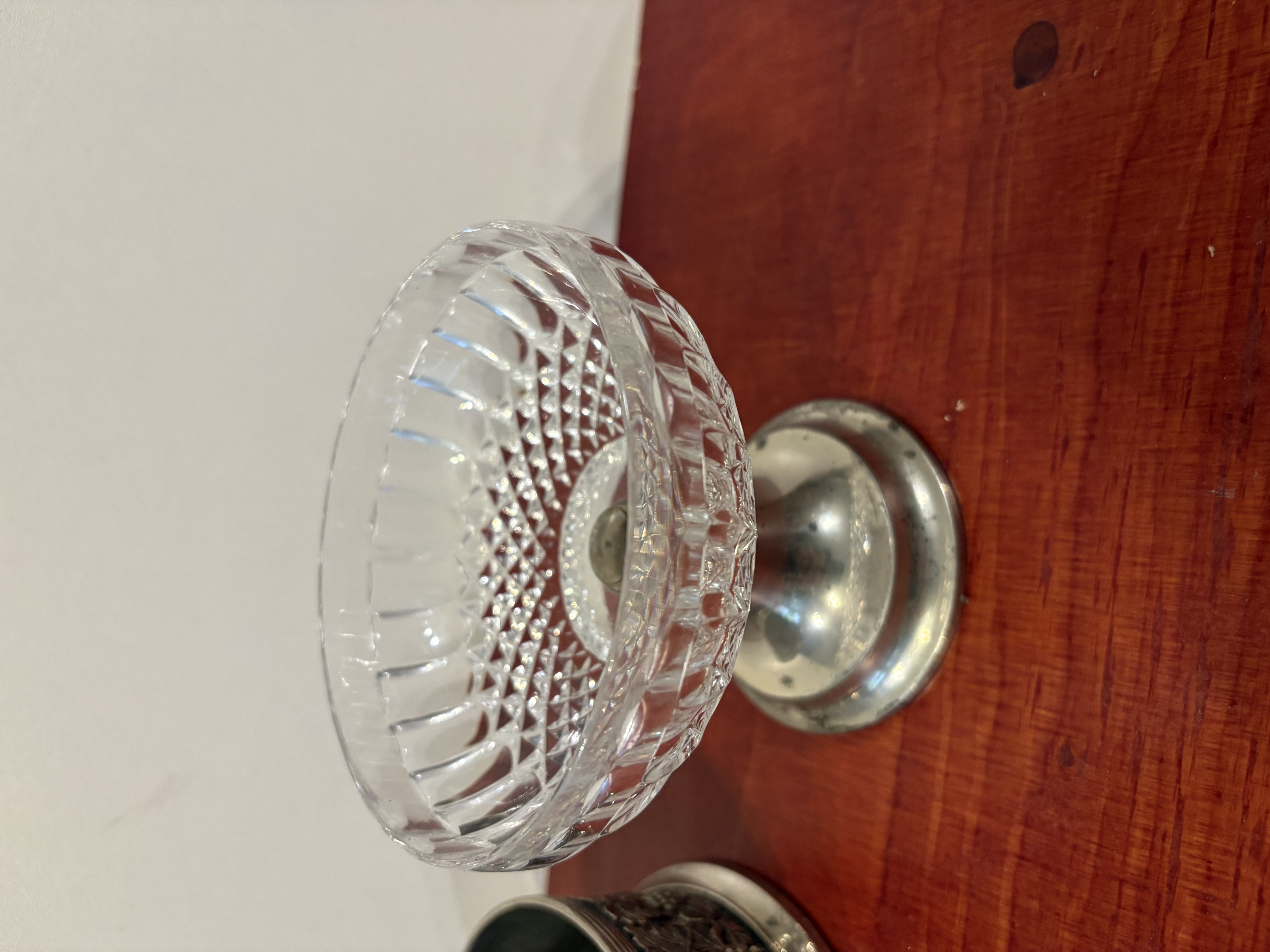 Bonbon schaaltje kristallen en wijnfleshouder – foto 4 – kavel bij GSD Auctions, Zoeterwoude