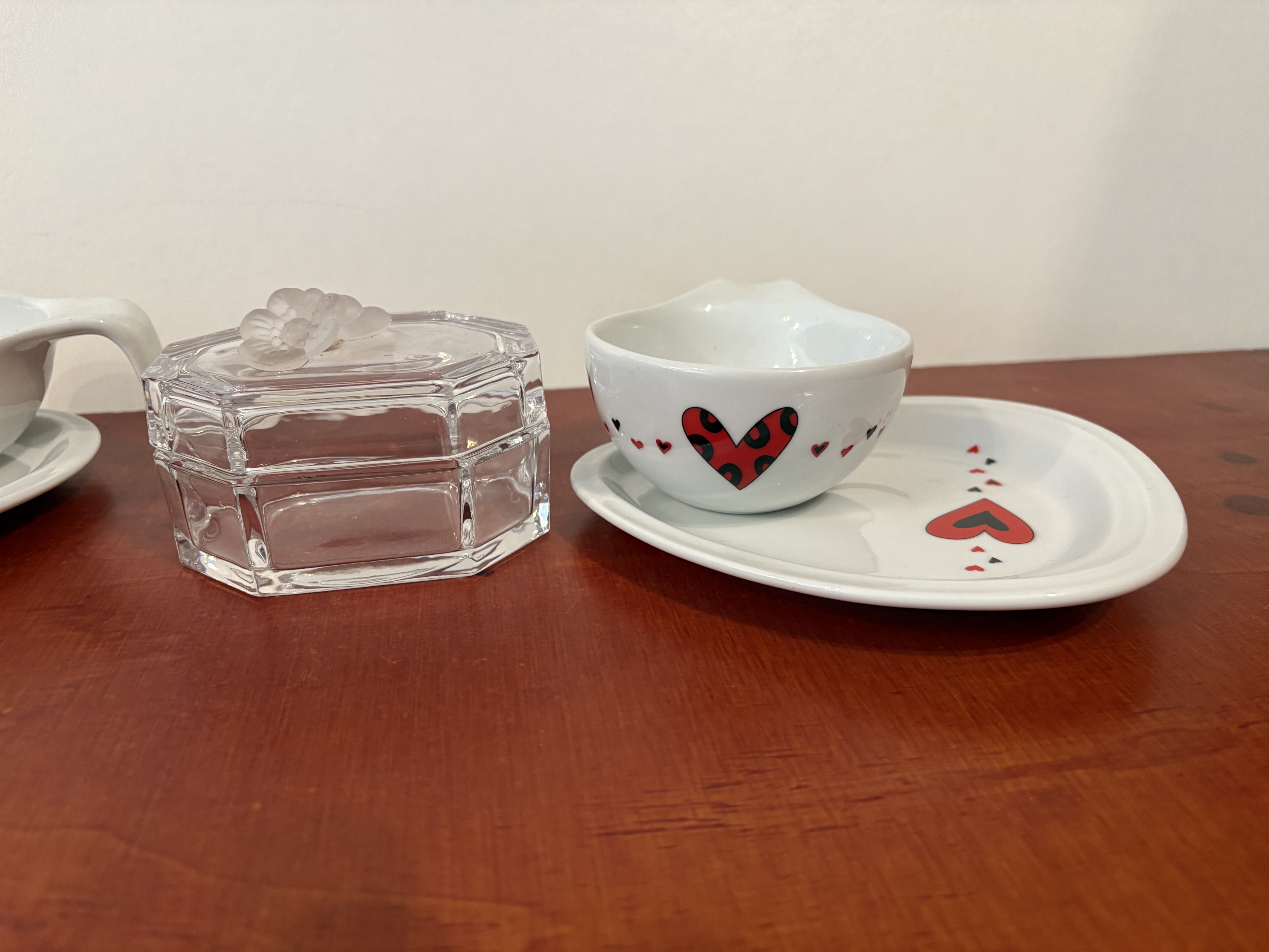 2 design kopjes en kristalen bonbonnière – foto 3 – kavel bij GSD Auctions, Zoeterwoude
