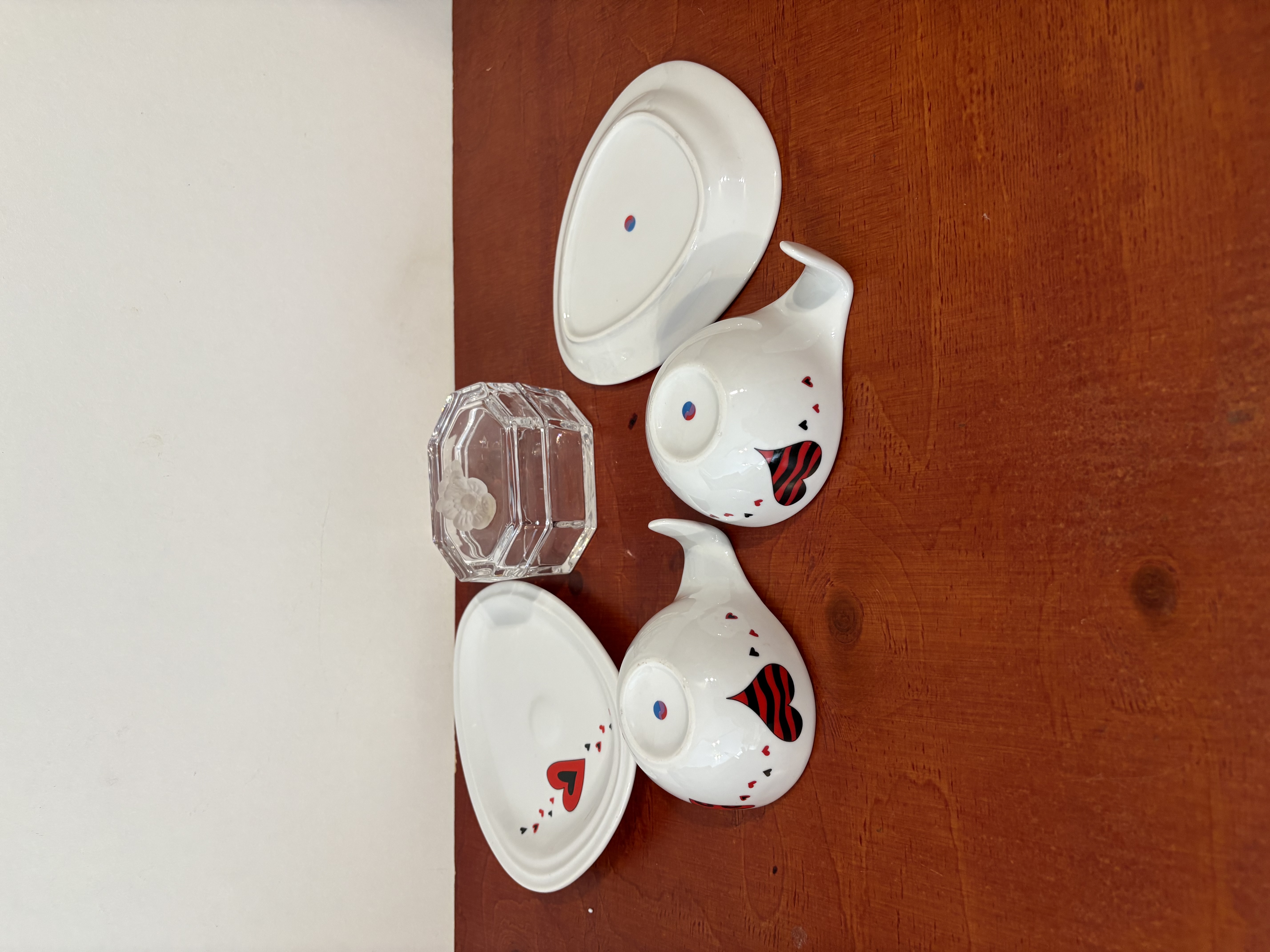 2 design kopjes en kristalen bonbonnière – foto 5 – kavel bij GSD Auctions, Zoeterwoude