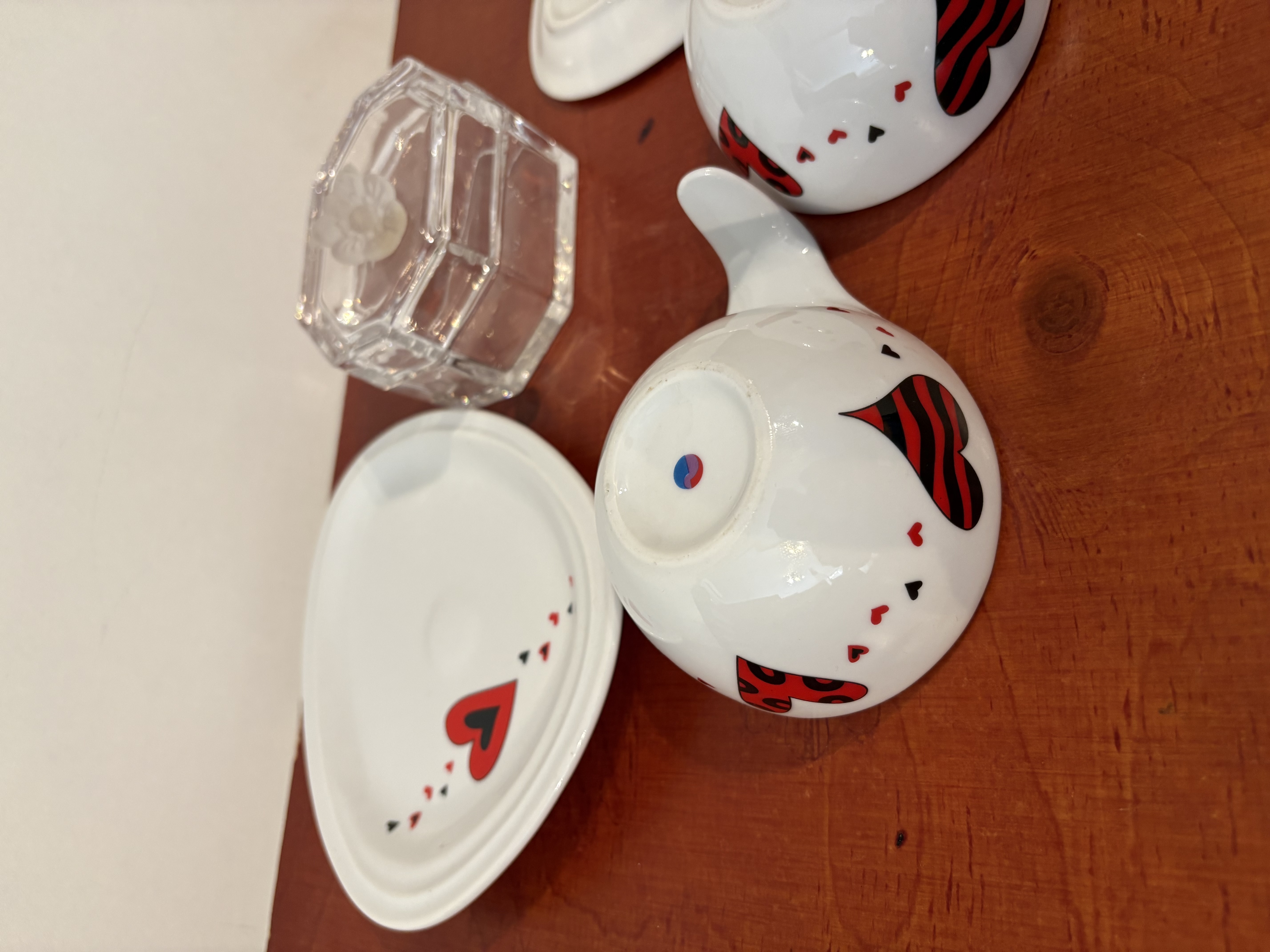 2 design kopjes en kristalen bonbonnière – foto 6 – kavel bij GSD Auctions, Zoeterwoude