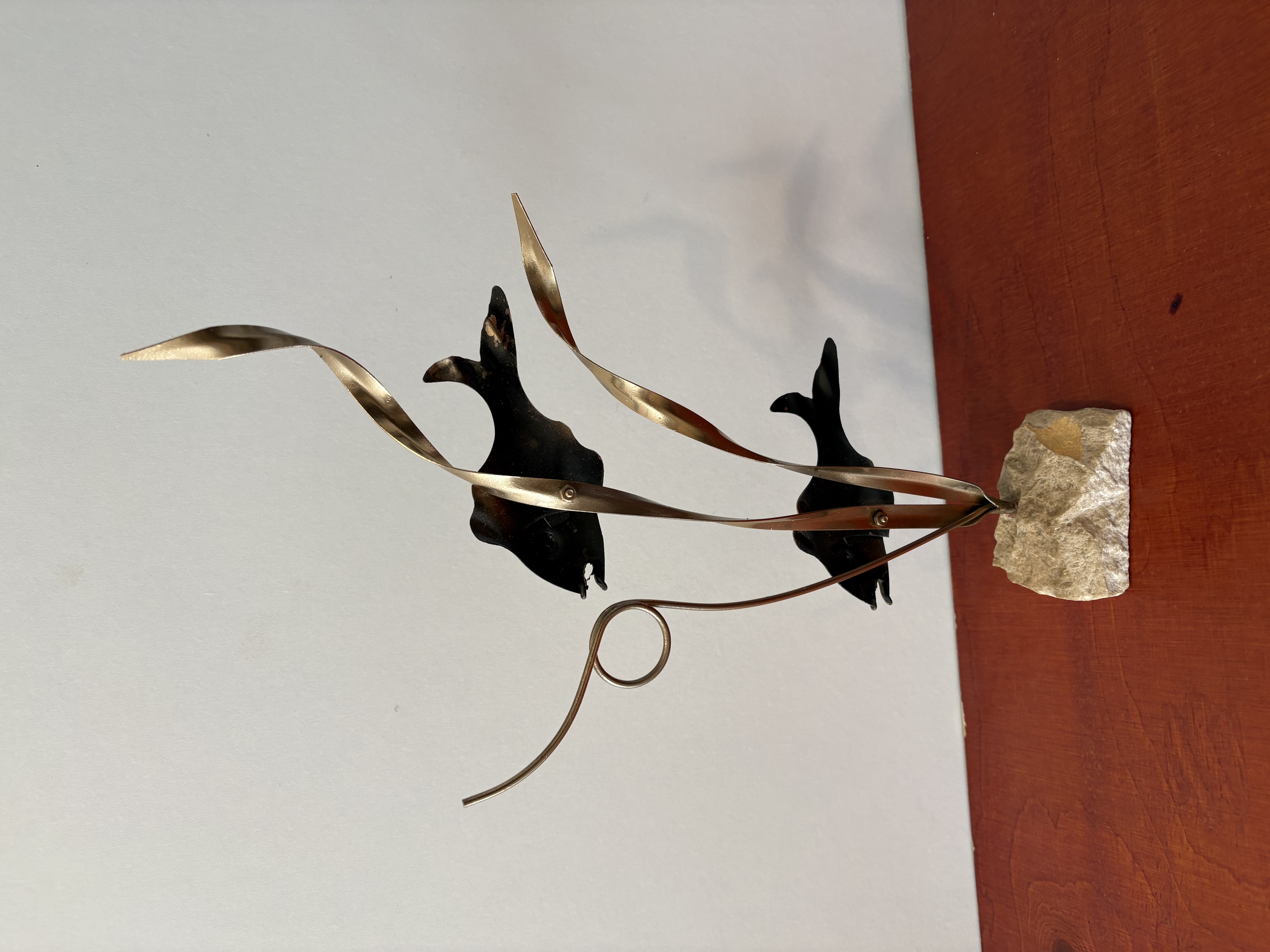 Decoratieve goudkleurige sculptuur van 2 visjes – foto 4 – kavel bij GSD Auctions, Zoeterwoude