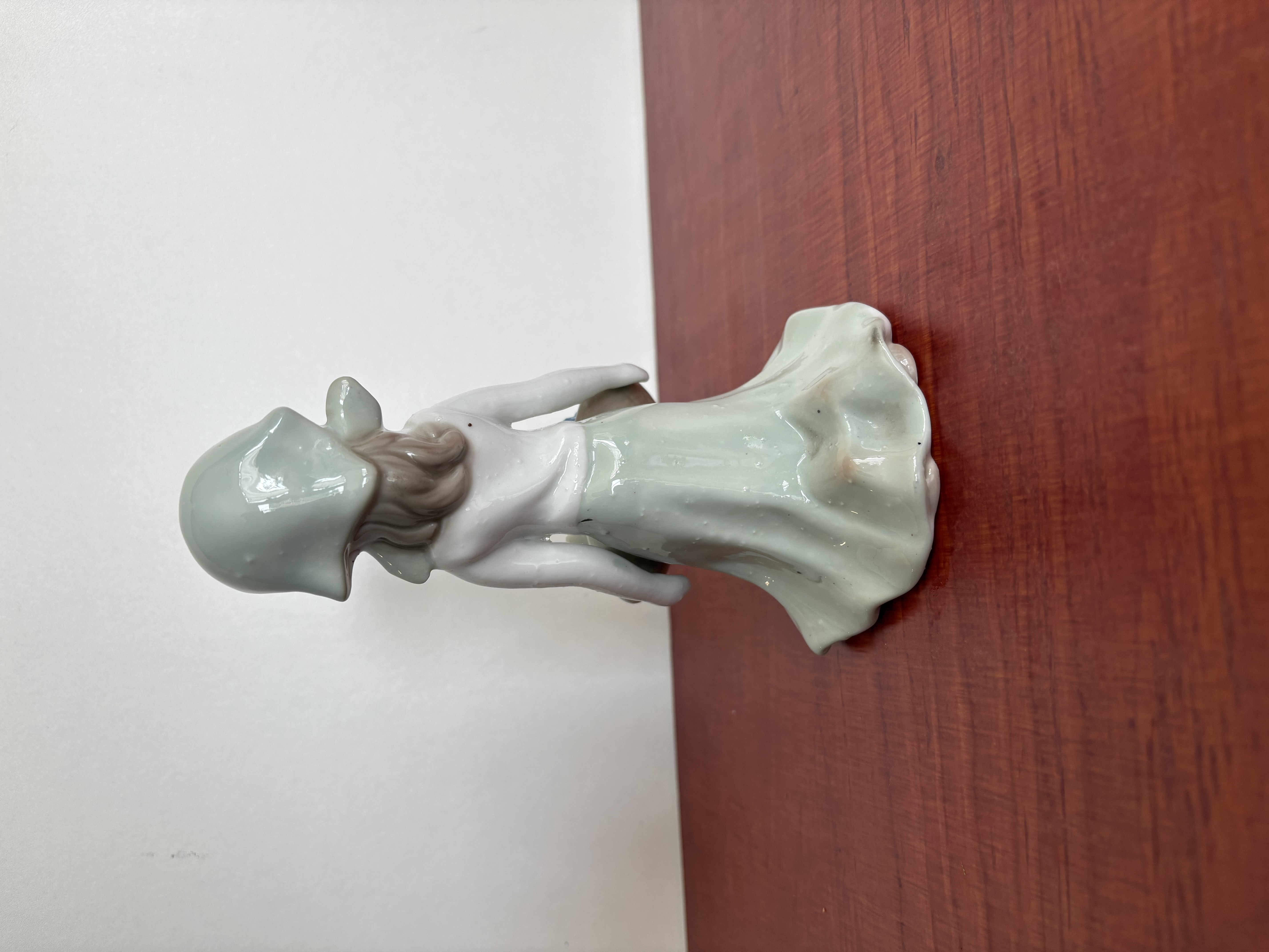 Spaanse porseleinen beeld van Lladro “Meisje met bloemen” – foto 5 – kavel bij GSD Auctions, Zoeterwoude