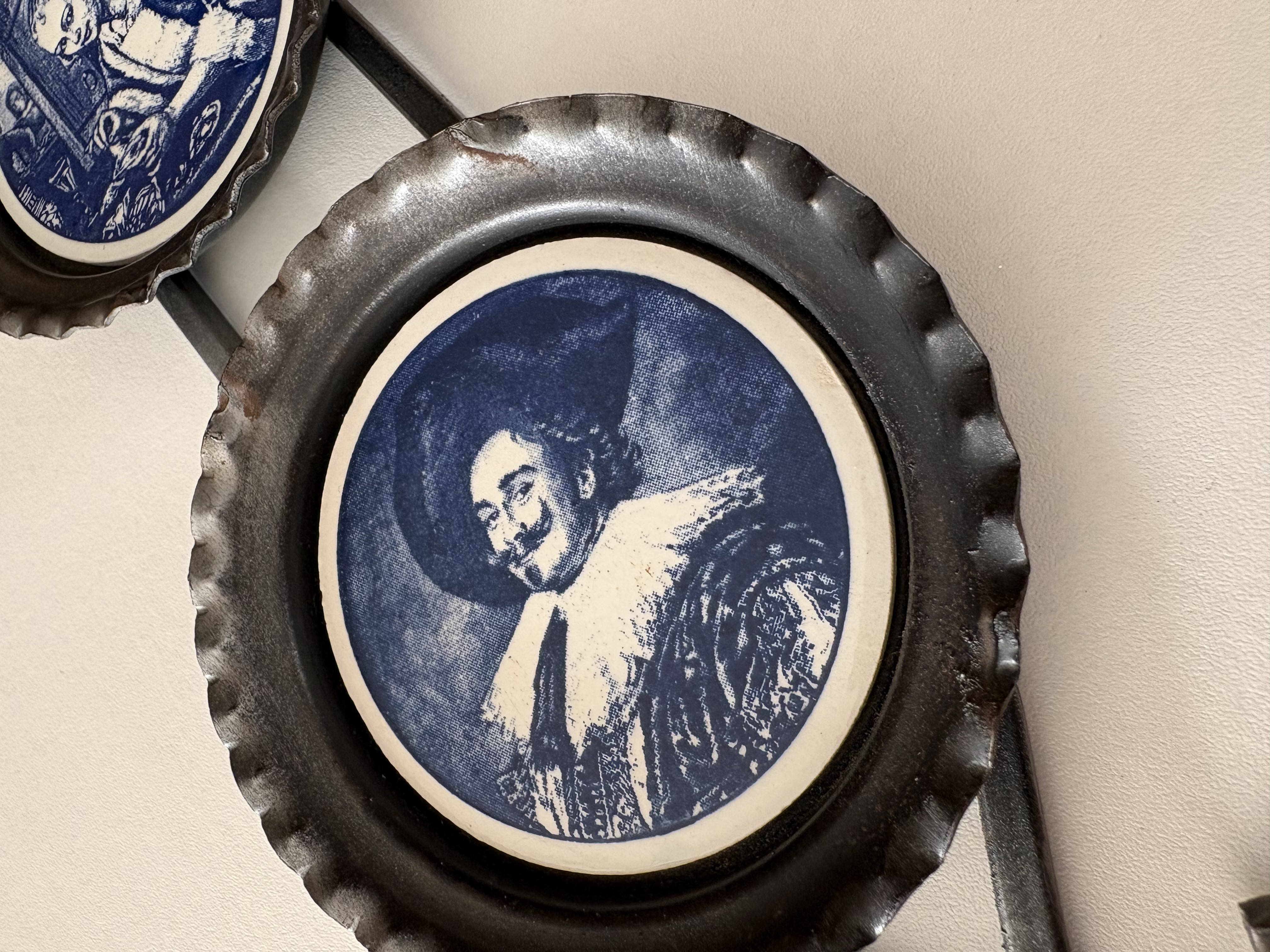 Wand hanger met 3 Delftsblauw tegeltjes – foto 3 – kavel bij GSD Auctions, Zoeterwoude