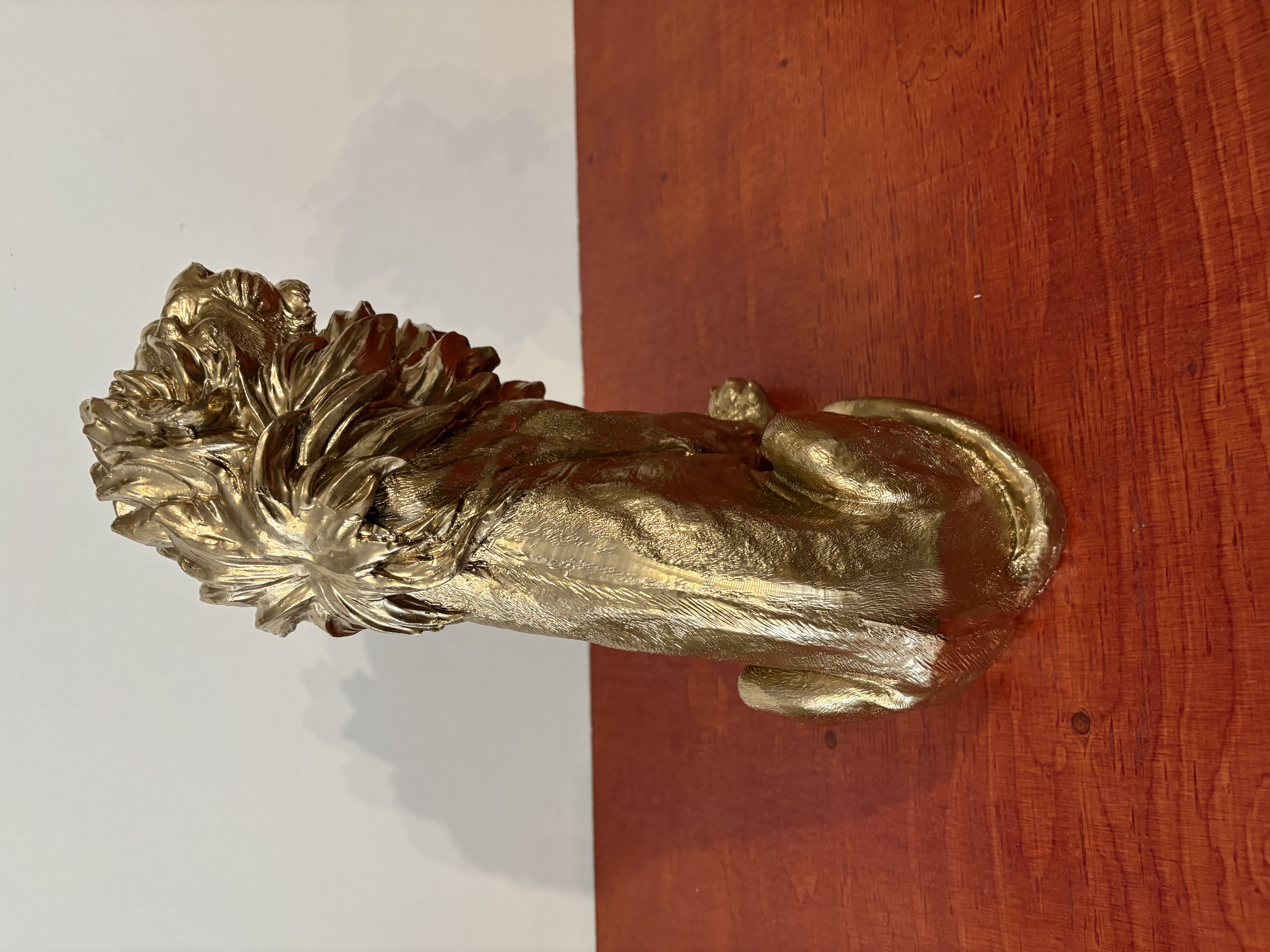 Goudkleurige leeuw van polyresin – foto 4 – kavel bij GSD Auctions, Zoeterwoude