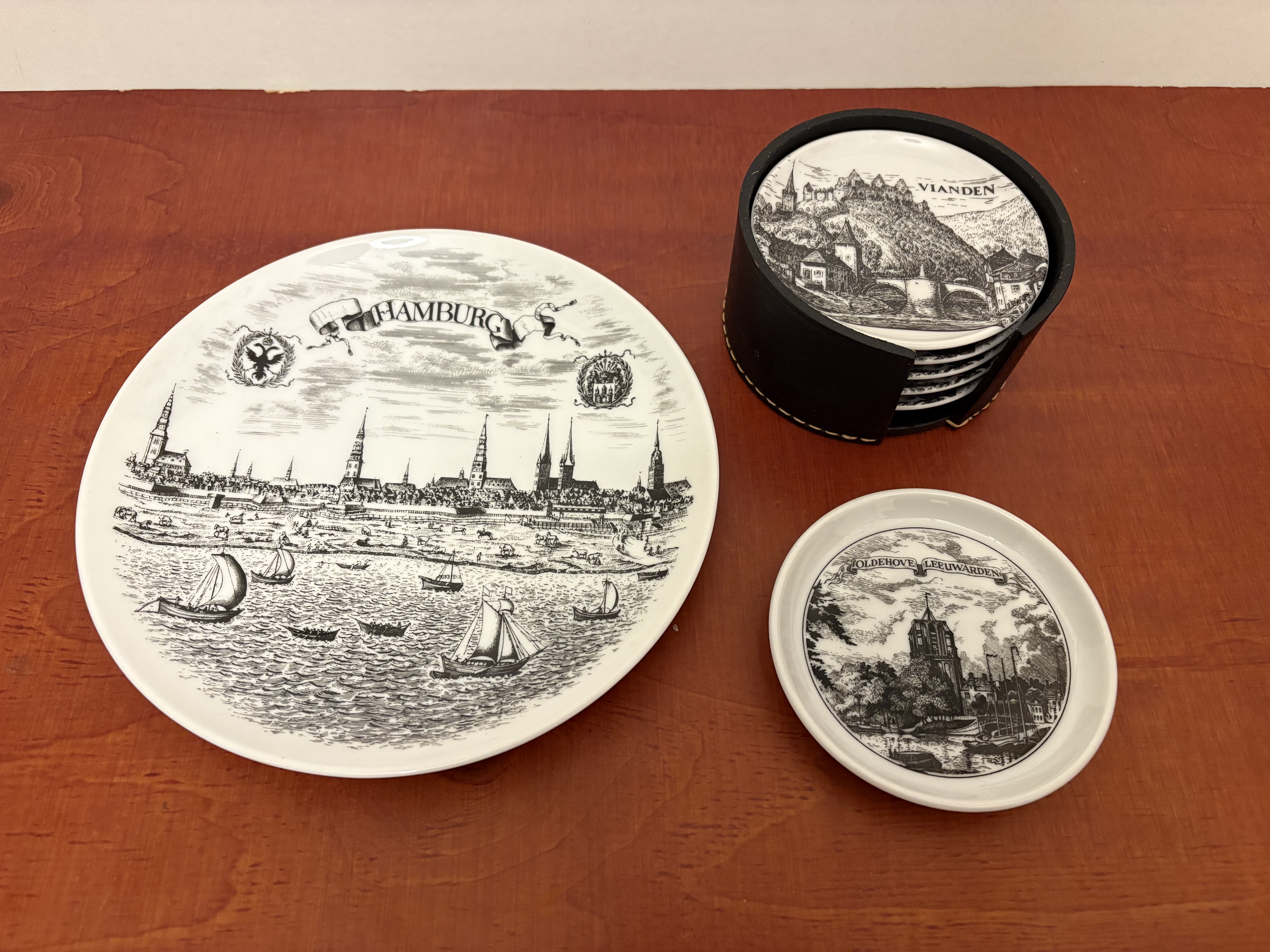 Onderzetters, kleine bord en grote bord – foto 2 – kavel bij GSD Auctions, Zoeterwoude