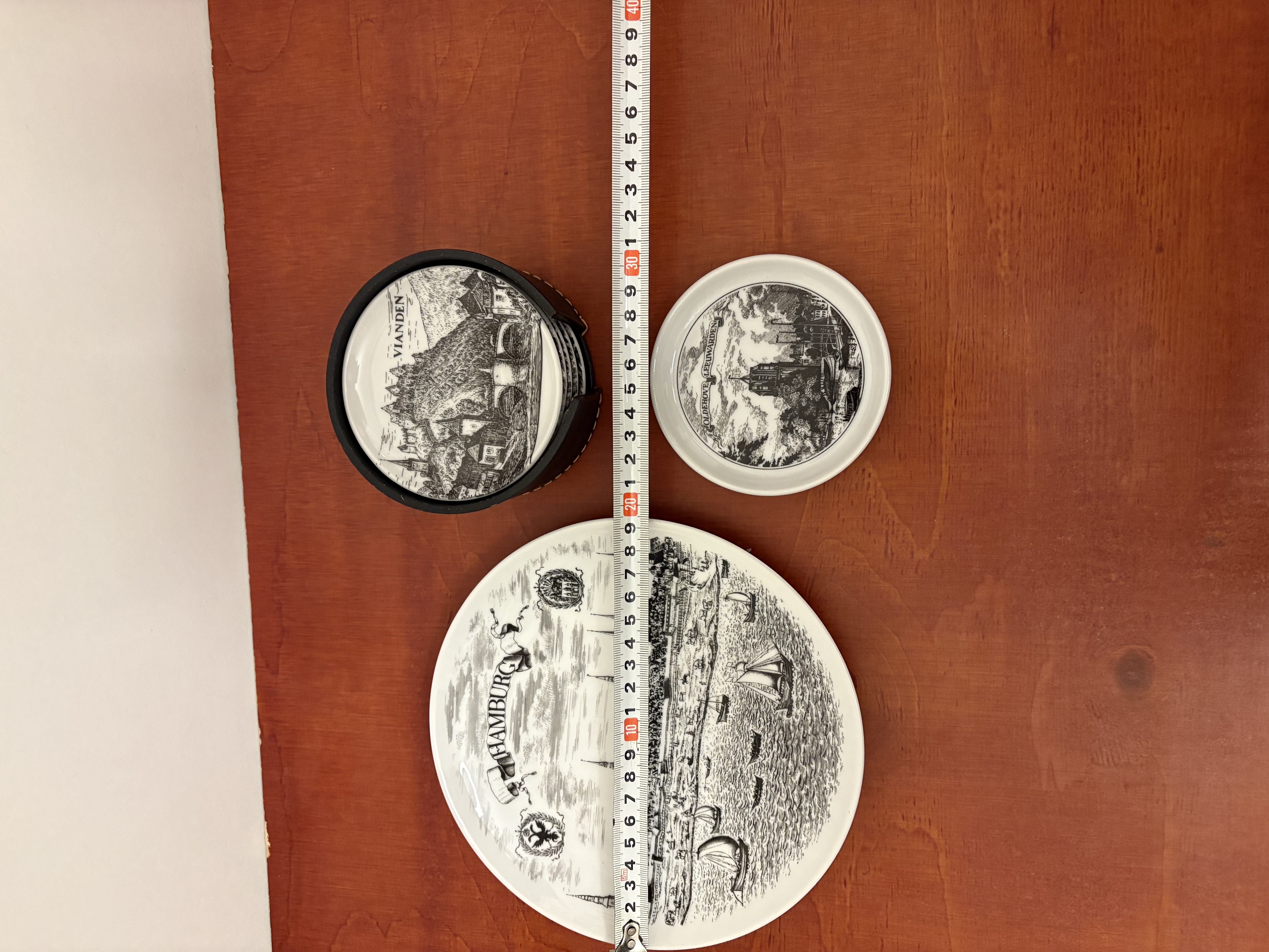 Onderzetters, kleine bord en grote bord – foto 3 – kavel bij GSD Auctions, Zoeterwoude