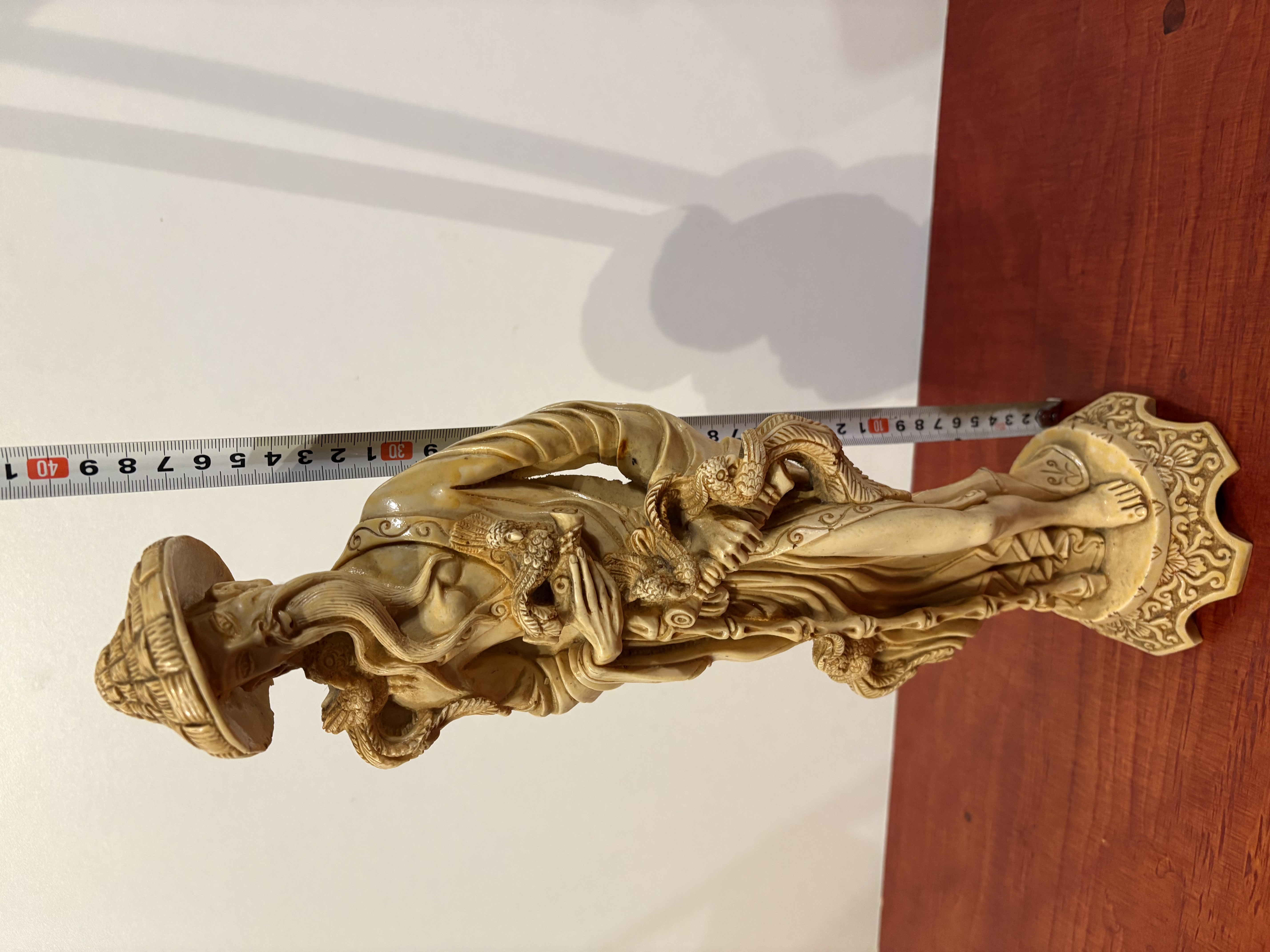 Chinees geluk beeld van een wijze man met vogel – foto 7 – kavel bij GSD Auctions, Zoeterwoude