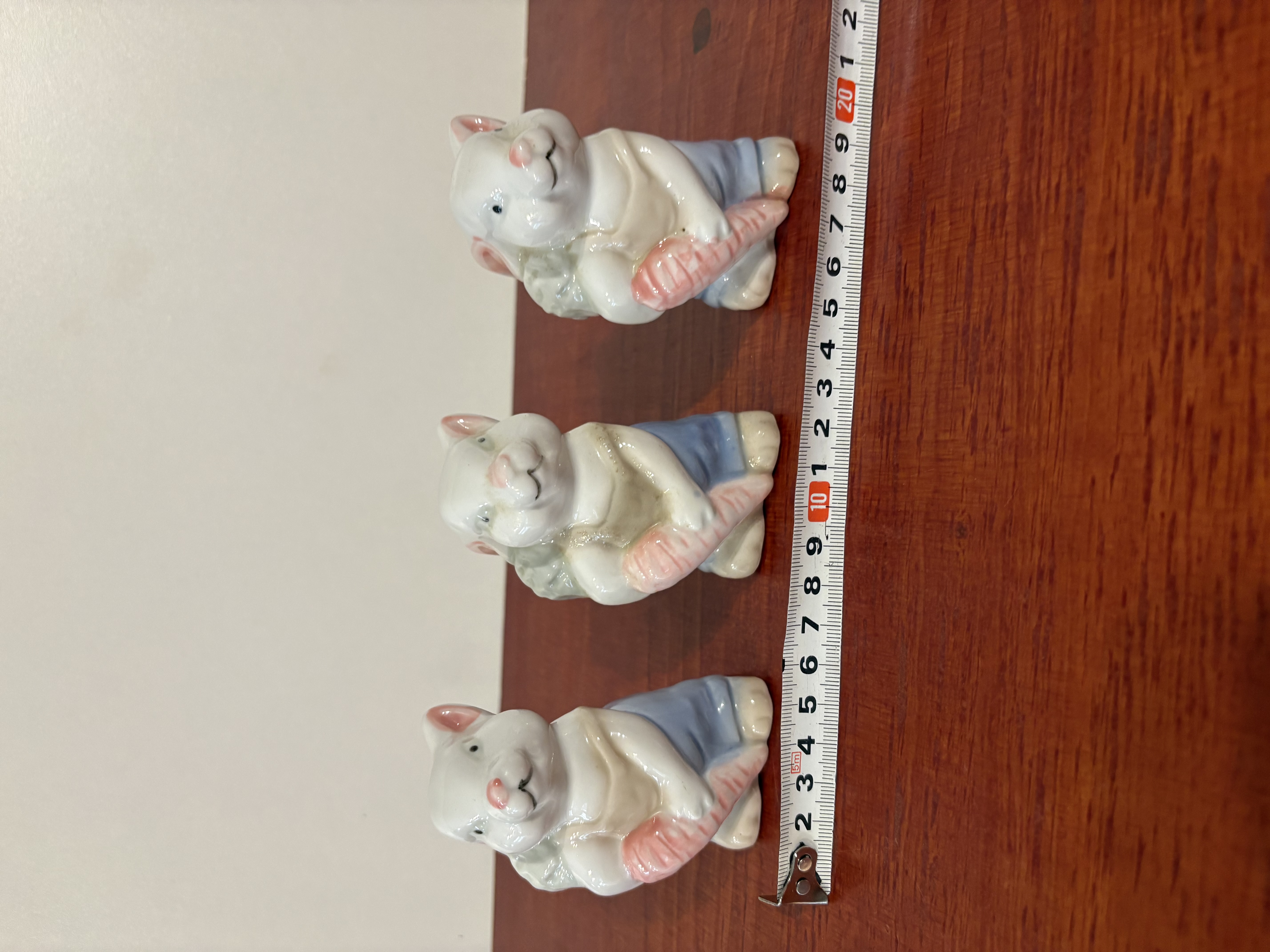 Keramieken Beeldjes Nummer 12, 3 konijnen – foto 4 – kavel bij GSD Auctions, Zoeterwoude