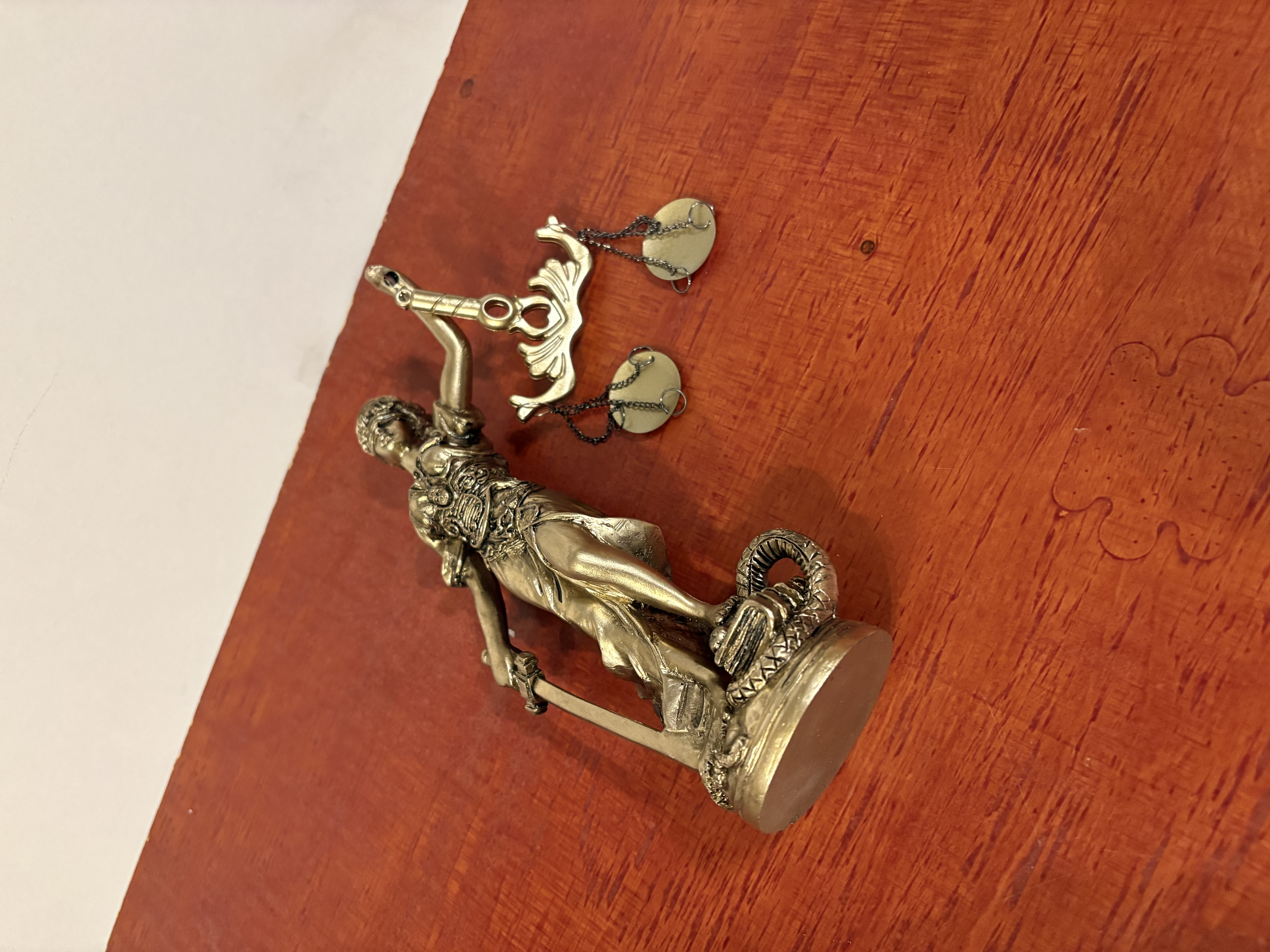 Decoratief beeld "de godin van rechtvaardigheid" – foto 9 – kavel bij GSD Auctions, Zoeterwoude