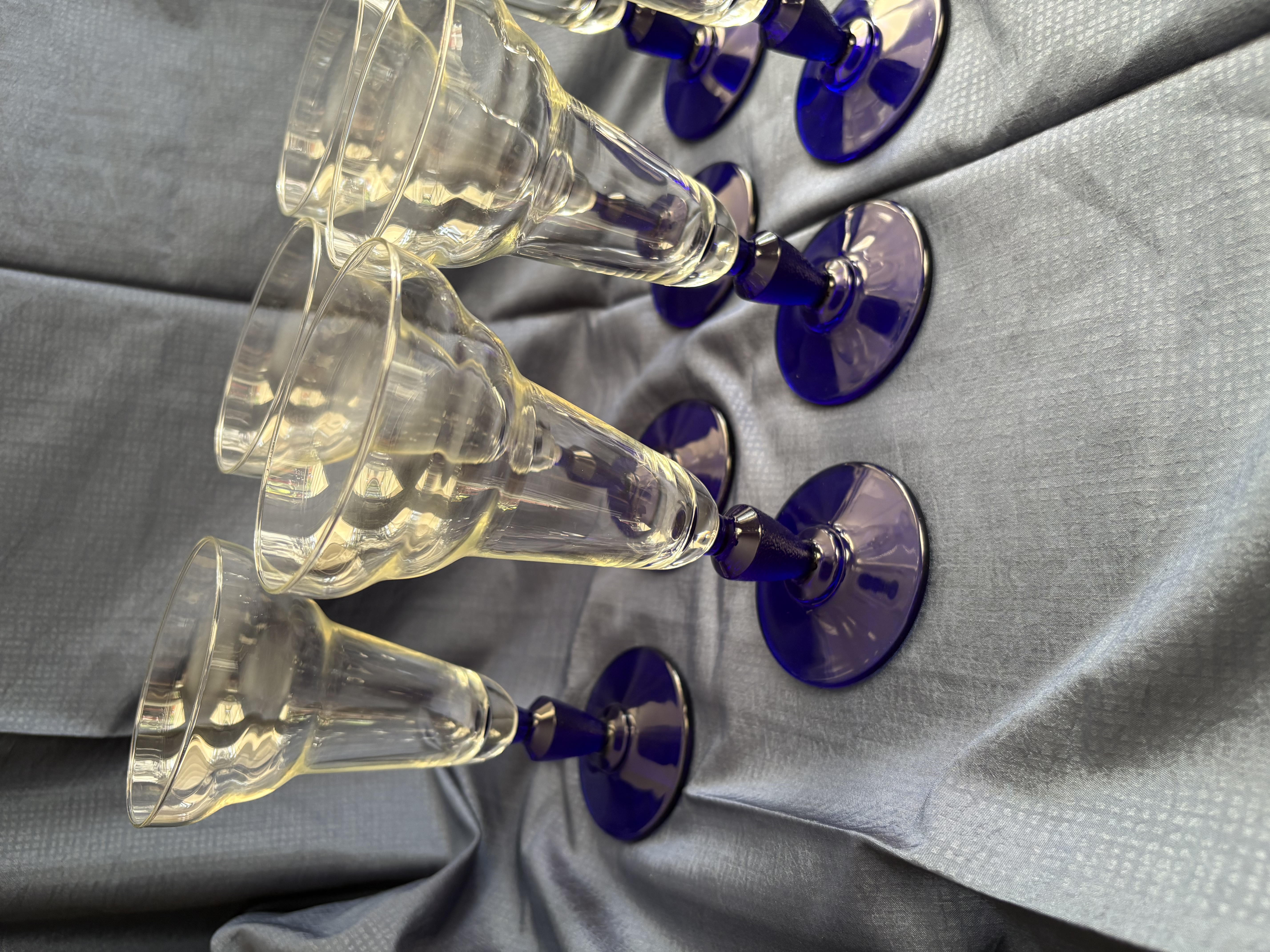 Wijnglazen 7 stuks blauw – foto 2 – kavel bij GSD Auctions, Zoeterwoude