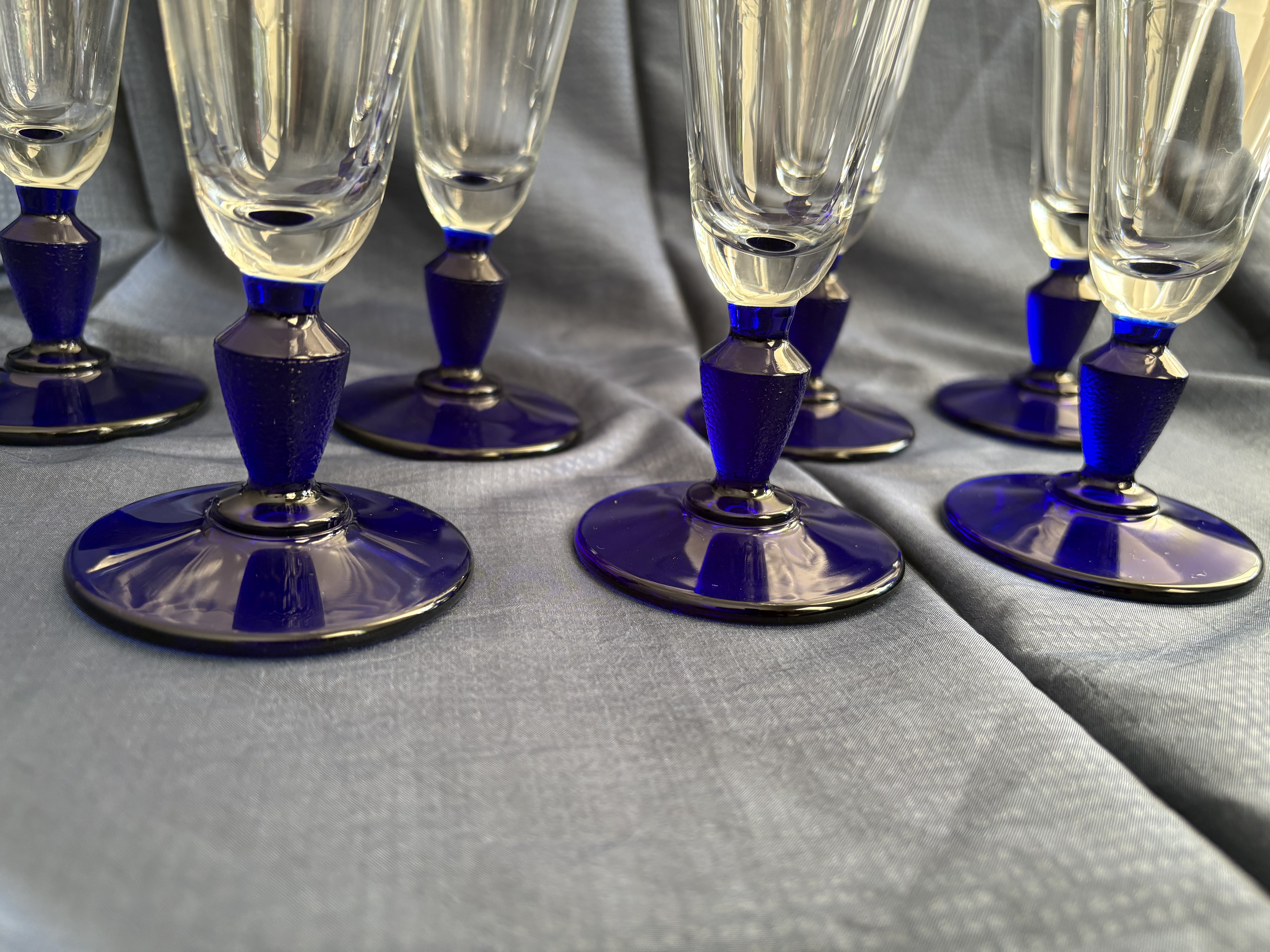 Wijnglazen 7 stuks blauw – foto 4 – kavel bij GSD Auctions, Zoeterwoude