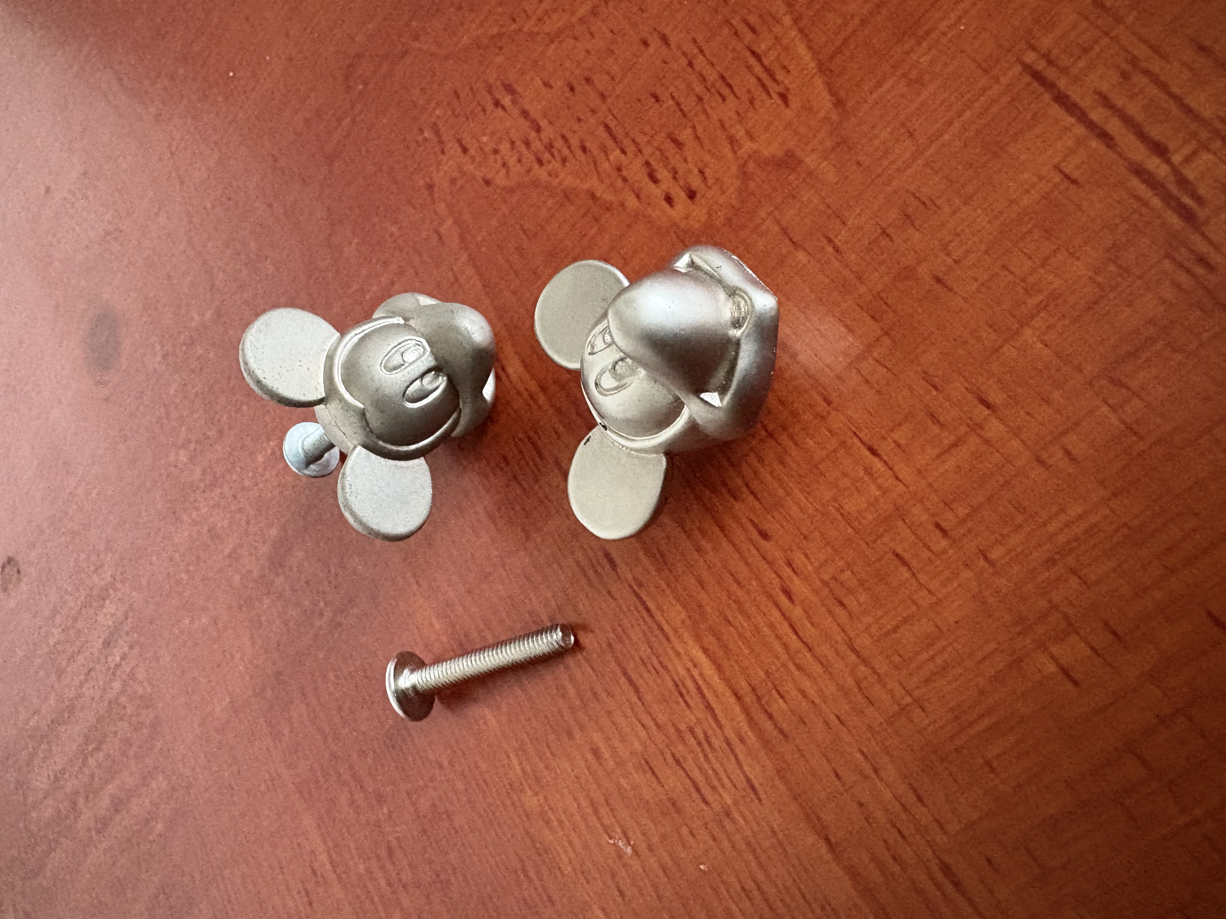 Deur handvaten Disney 2 stuks – foto 2 – kavel bij GSD Auctions, Zoeterwoude