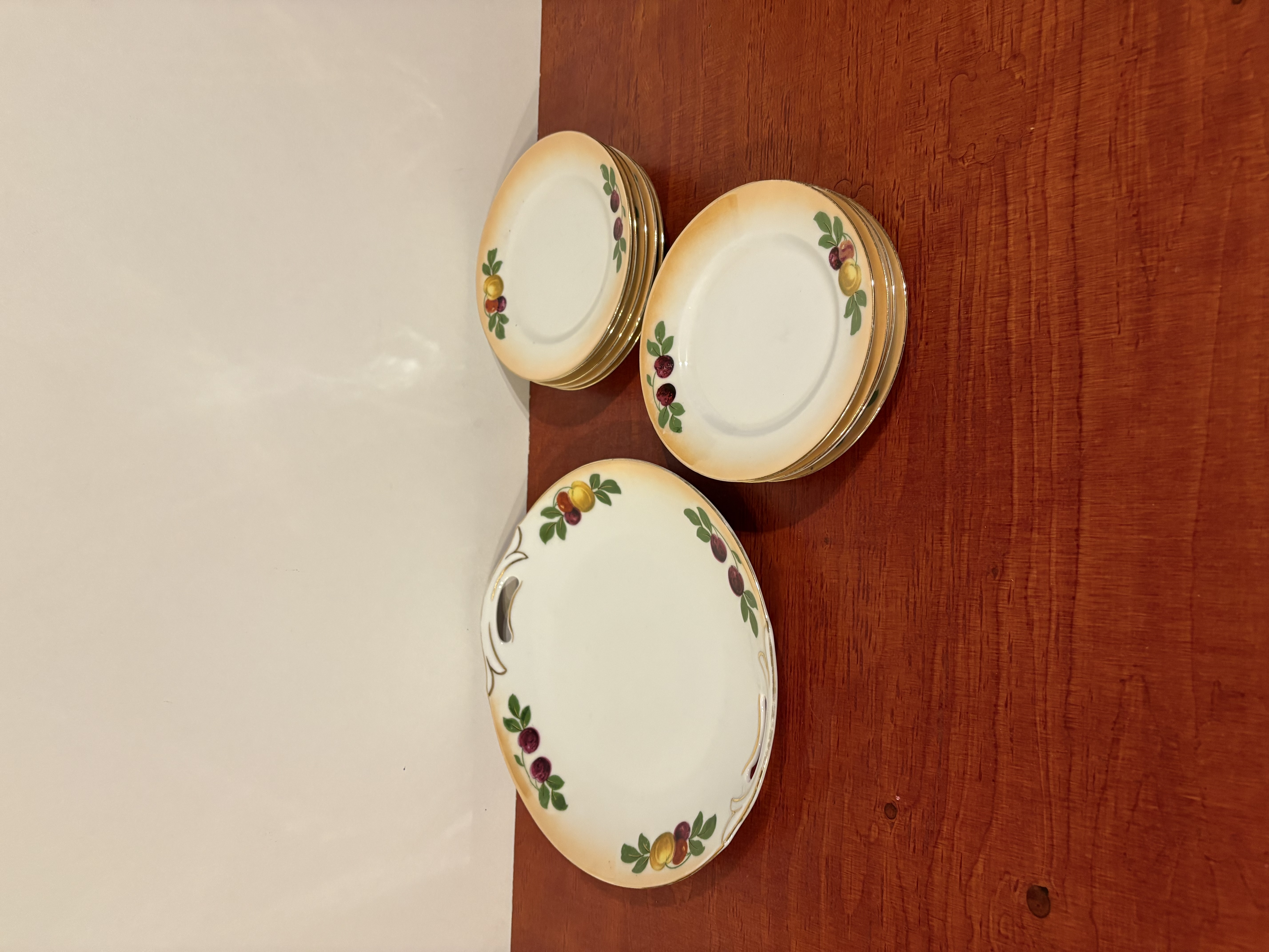Gebakken porselein servies (Czechoslovakia) – foto 2 – kavel bij GSD Auctions, Zoeterwoude