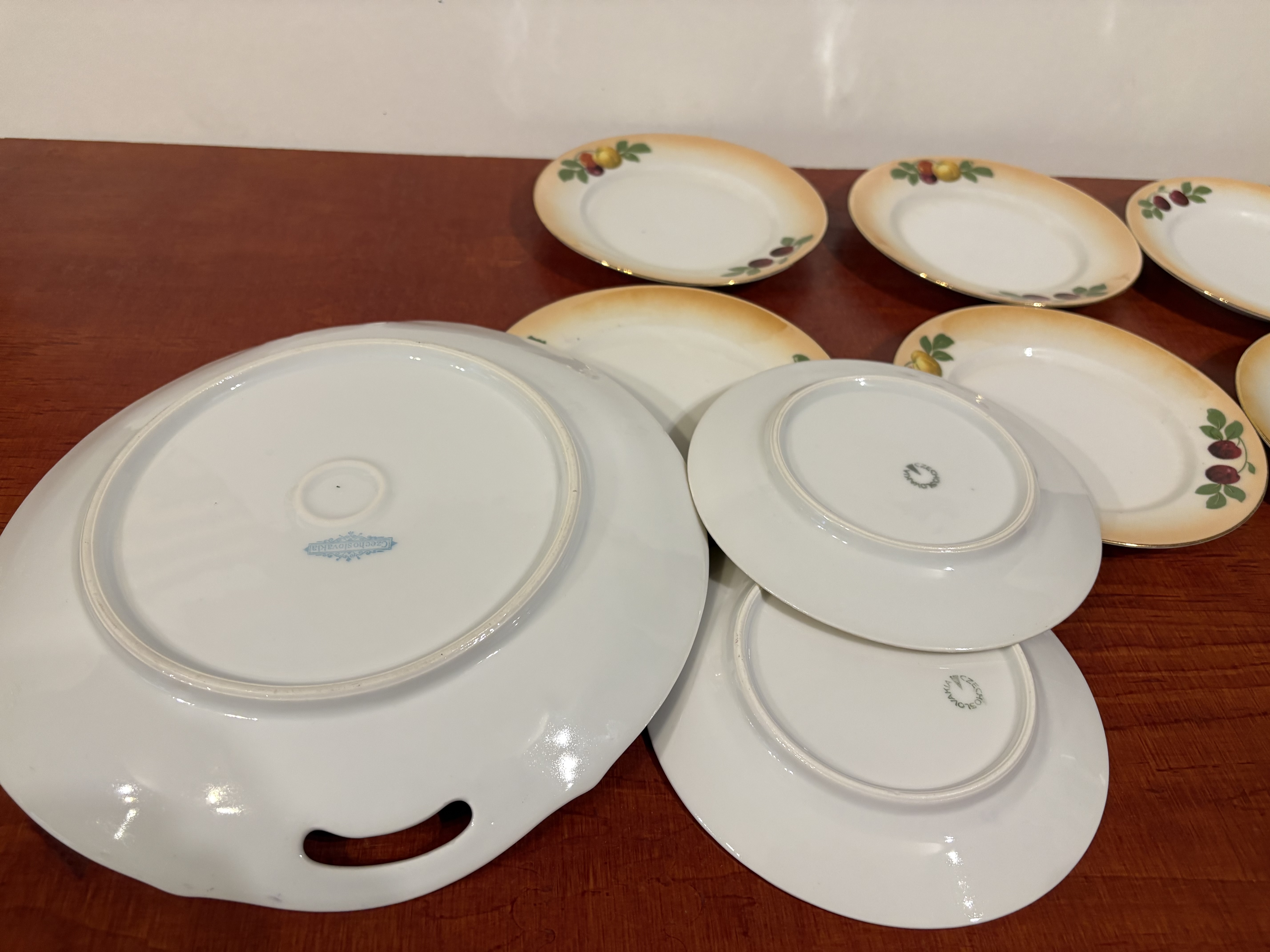 Gebakken porselein servies (Czechoslovakia) – foto 10 – kavel bij GSD Auctions, Zoeterwoude