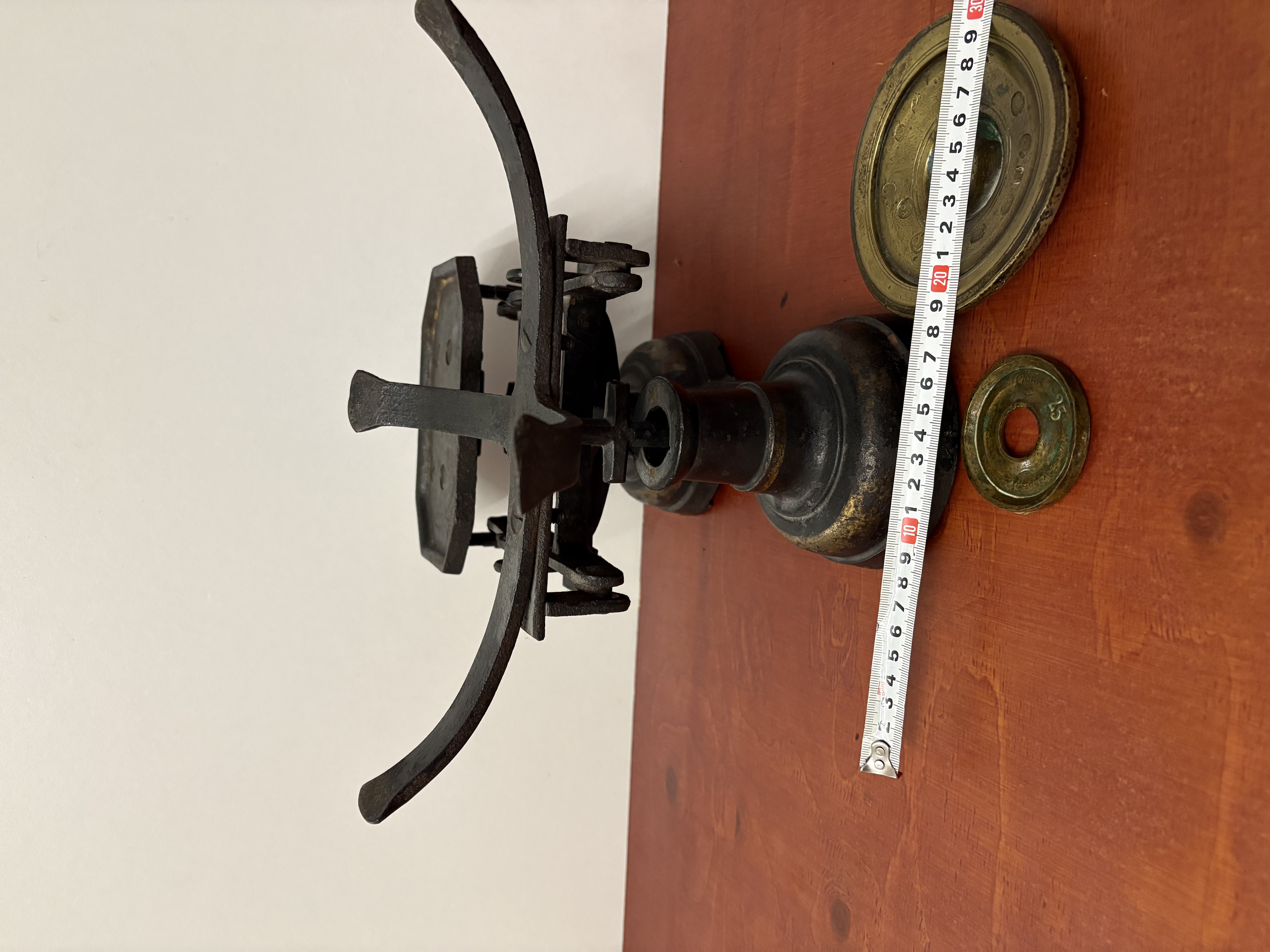Antieke gietijzeren weegschaal "DAVIES 96 HIGH ST" – foto 4 – kavel bij GSD Auctions, Zoeterwoude