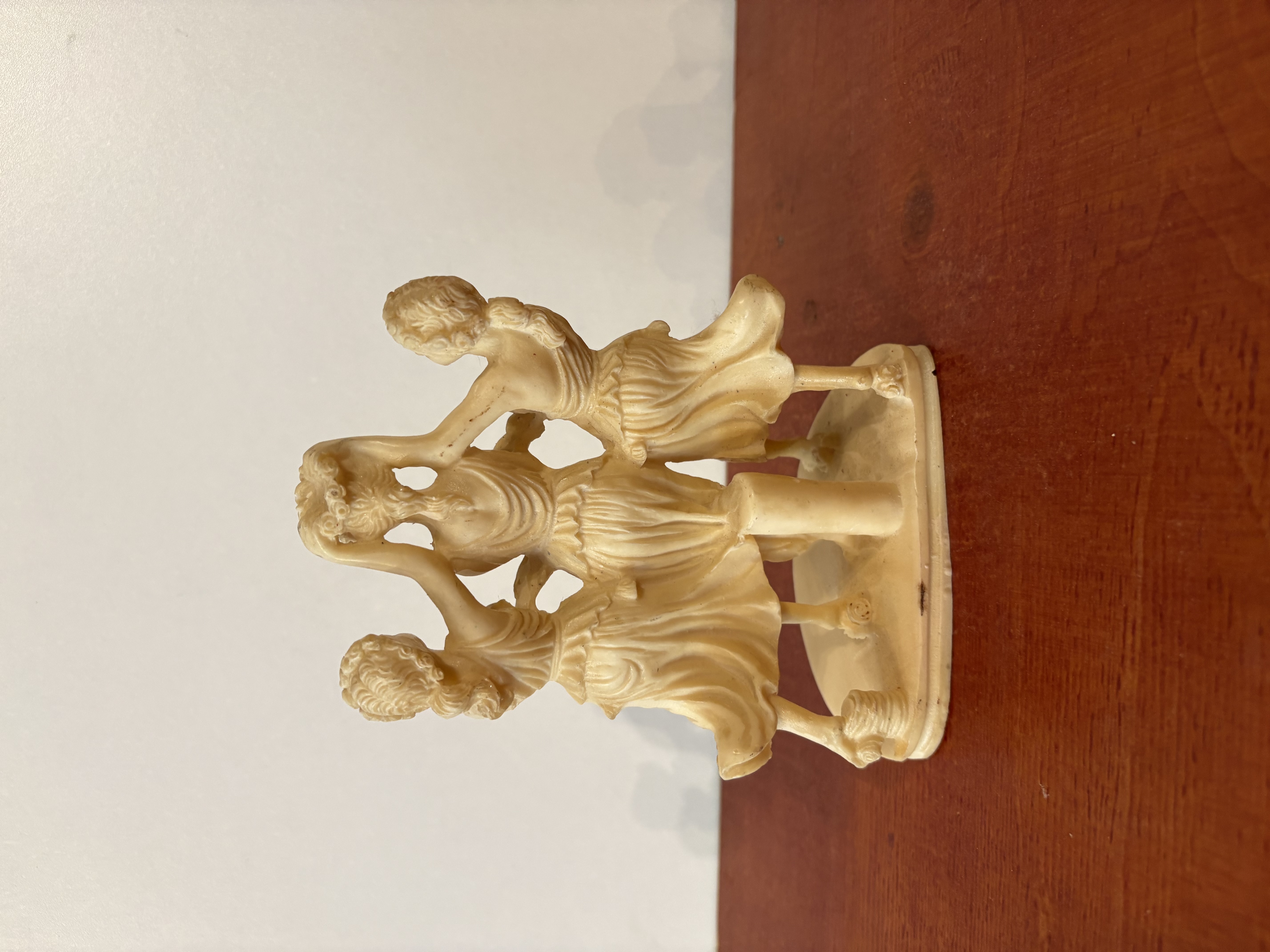 Beeldje van “Three Graces Dancing” – foto 3 – kavel bij GSD Auctions, Zoeterwoude