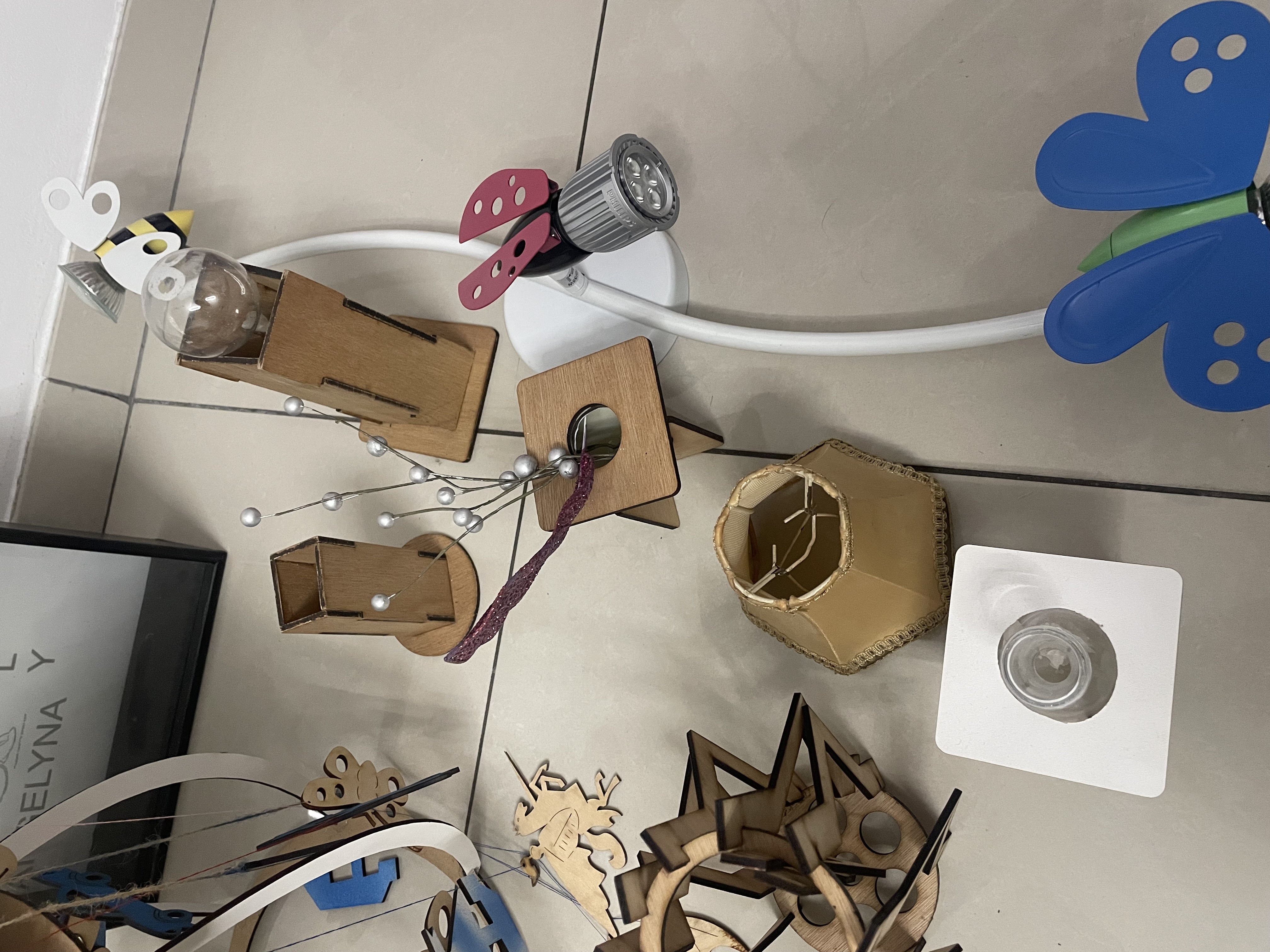 Lampen kapen doos vol – foto 6 – kavel bij GSD Auctions, Zoeterwoude