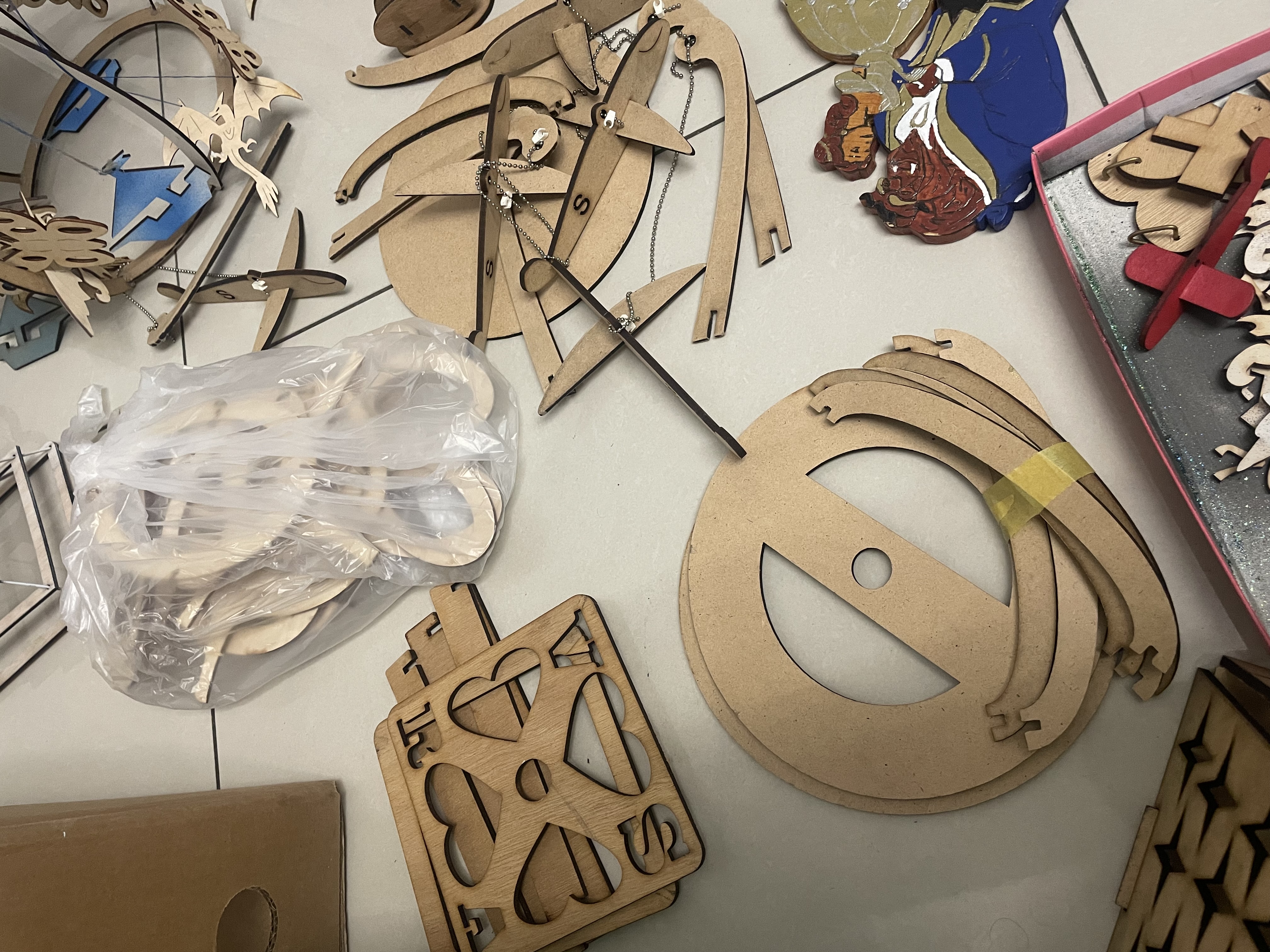 Lampen kapen doos vol – foto 10 – kavel bij GSD Auctions, Zoeterwoude