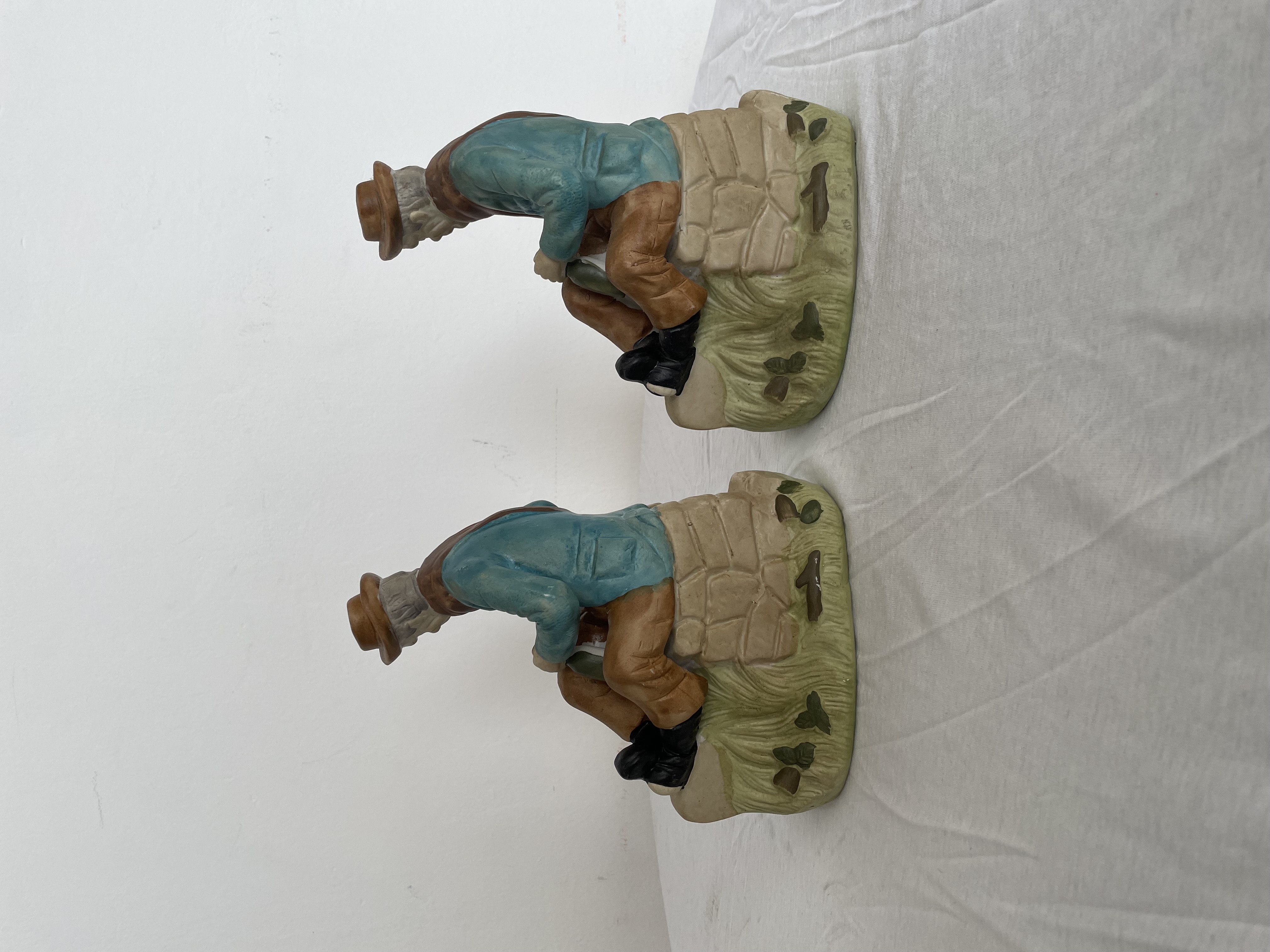 Keramiek 2x Hobo en hond op weg naar New York beeldjes – foto 3 – kavel bij GSD Auctions, Zoeterwoude