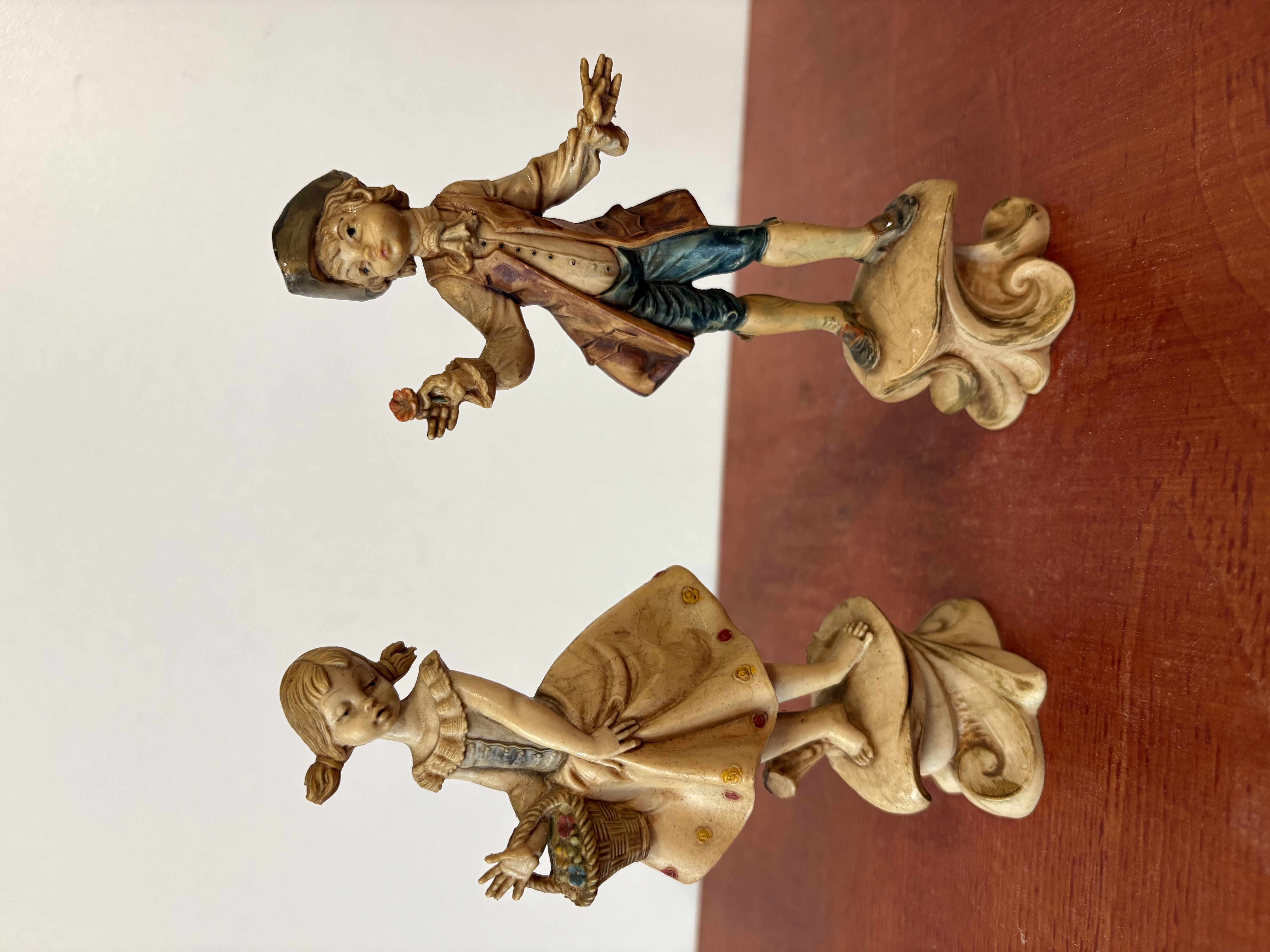2 oude kunststof beeldjes (Italia) – foto 2 – kavel bij GSD Auctions, Zoeterwoude