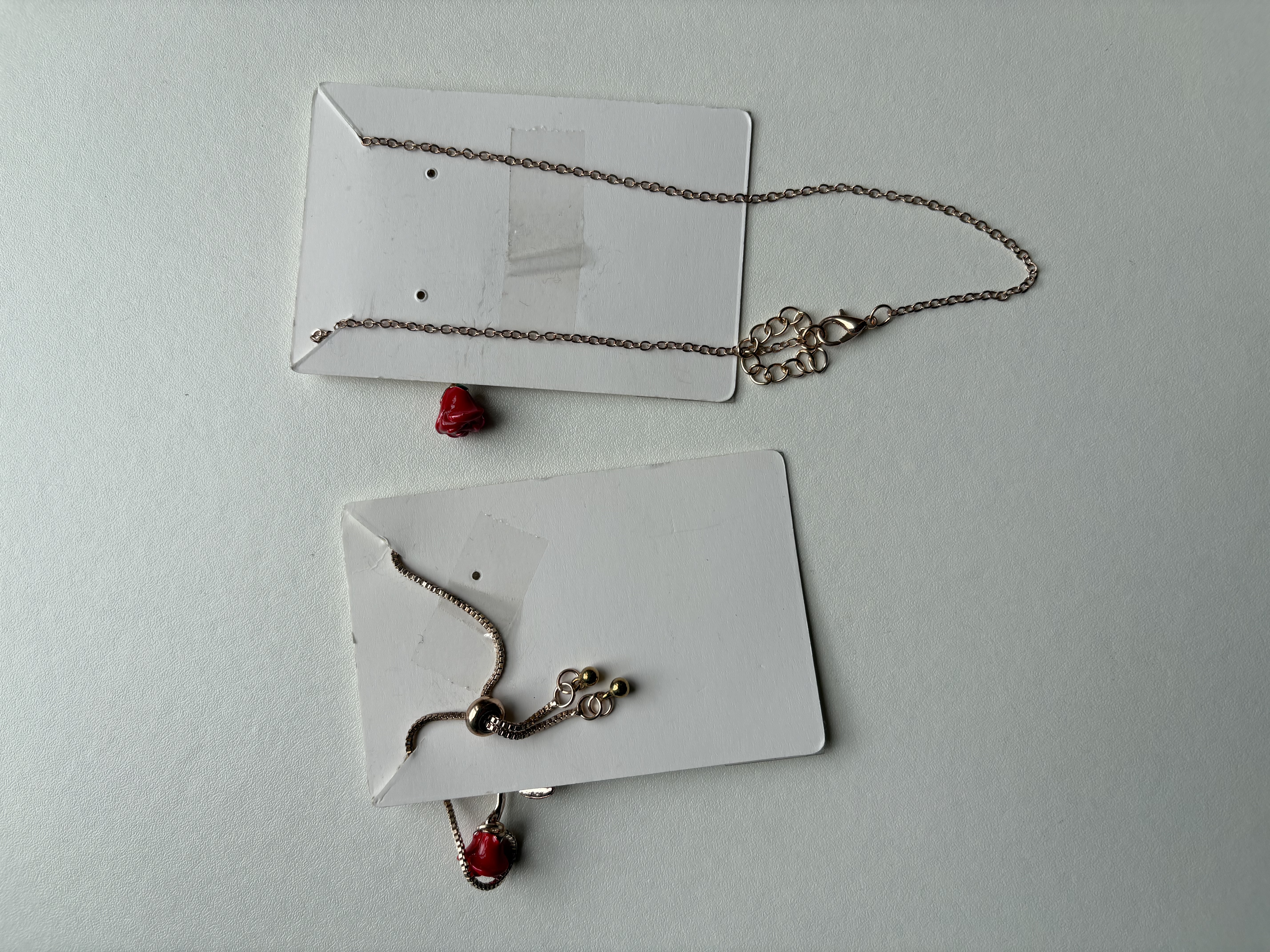 Roos ketting en armband goudkleurig – foto 4 – kavel bij GSD Auctions, Zoeterwoude