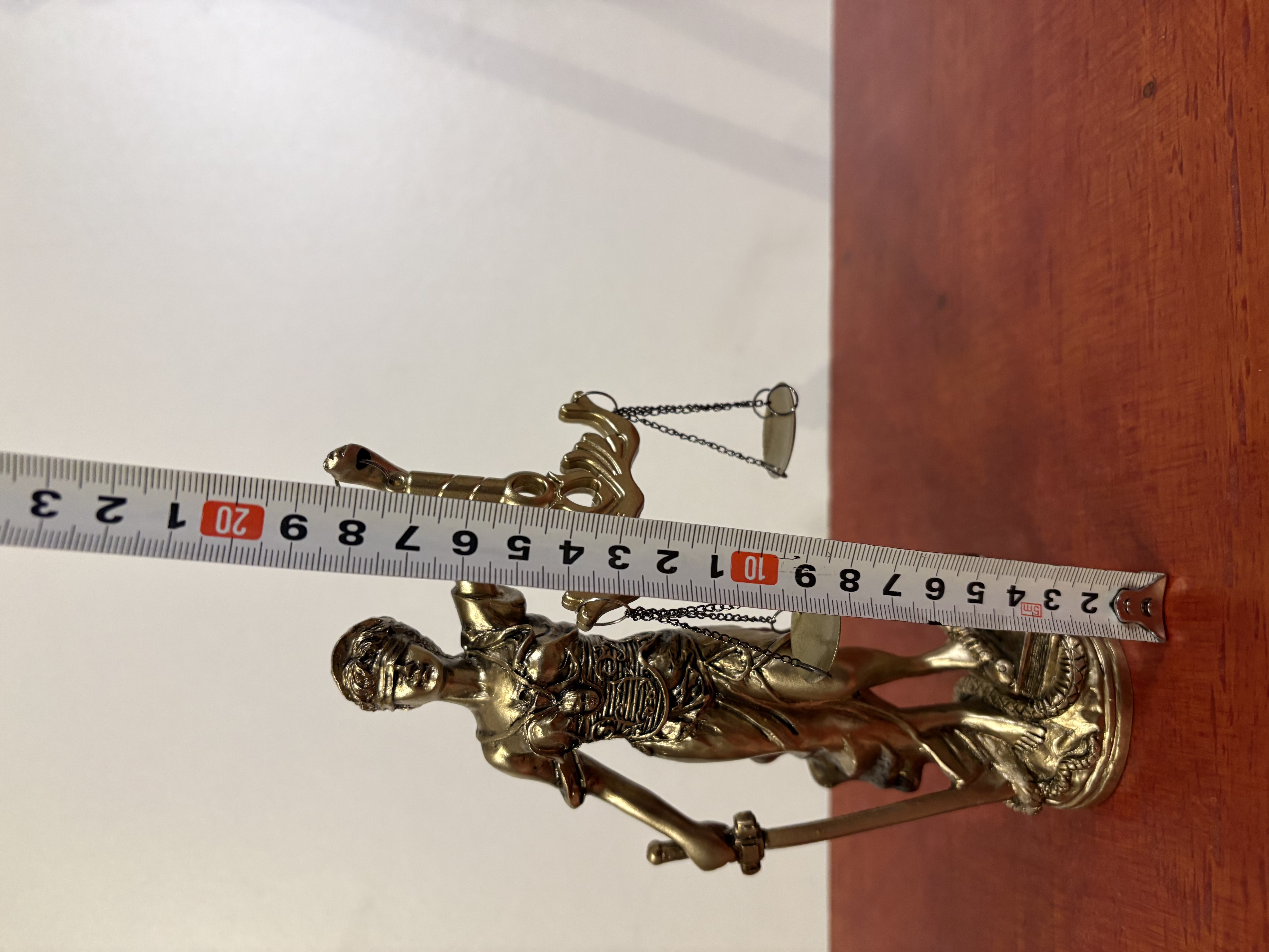Decoratief beeld "de godin van rechtvaardigheid" – foto 2 – kavel bij GSD Auctions, Zoeterwoude