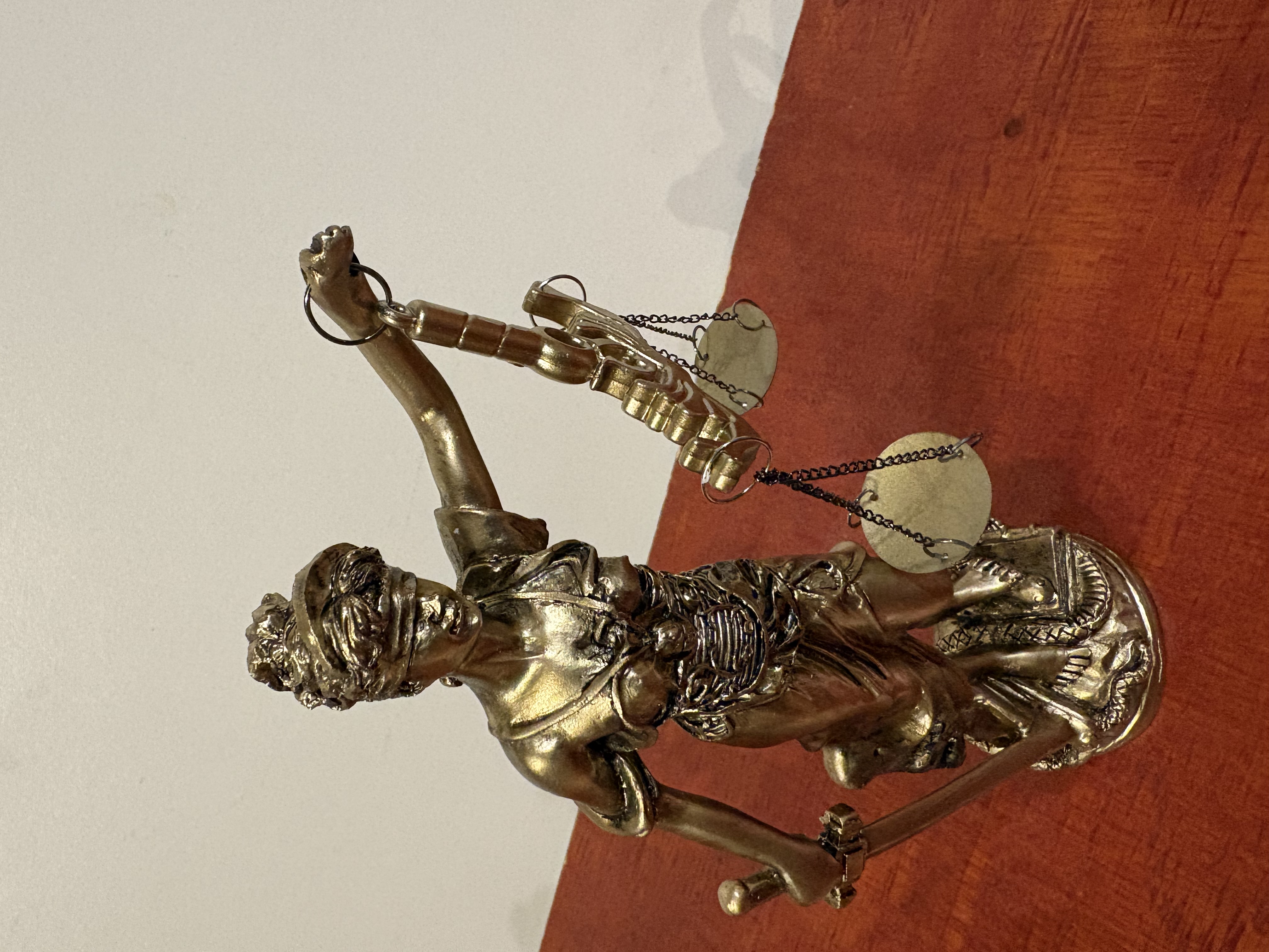 Decoratief beeld "de godin van rechtvaardigheid" – foto 7 – kavel bij GSD Auctions, Zoeterwoude