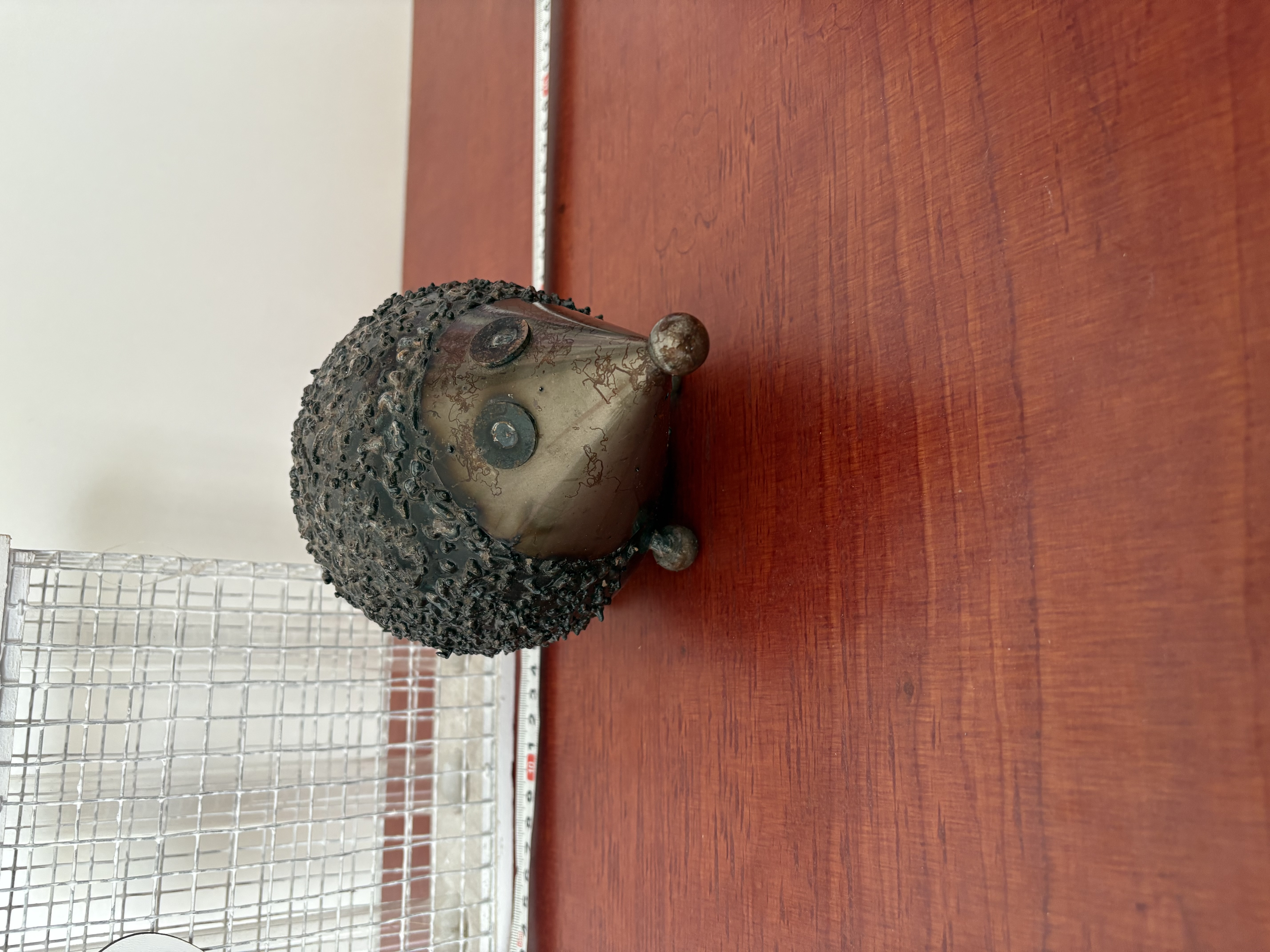 Decoratieve items 3 glazen in hout en metalen egel – foto 4 – kavel bij GSD Auctions, Zoeterwoude