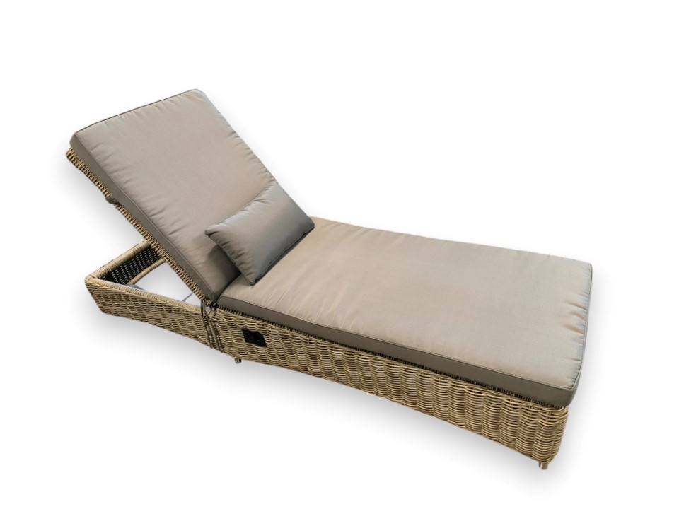 Emperor Lounger met kussen (showroom model) – foto 2 – kavel bij GSD Auctions, Zoeterwoude