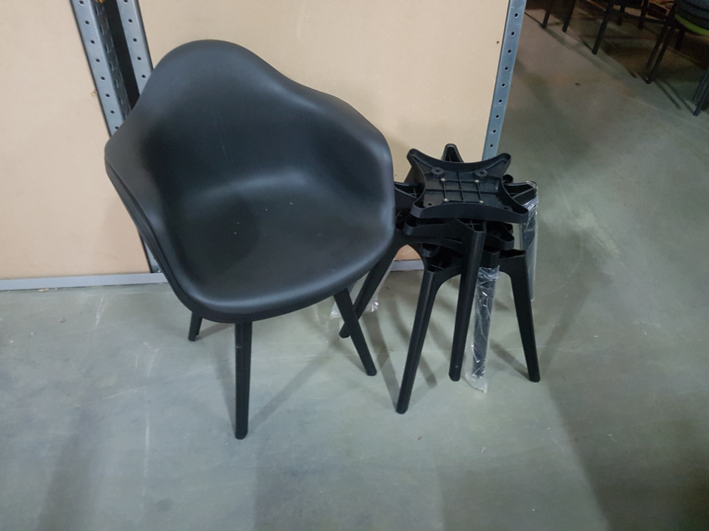 3x armstoel CITY - zwart kunststof kuip met kunststof poot – foto 4 – kavel bij GSD Auctions, Zoeterwoude