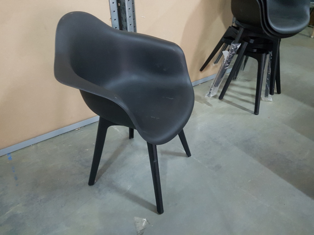 3x armstoel CITY - zwart kunststof kuip met kunststof poot – foto 3 – kavel bij GSD Auctions, Zoeterwoude