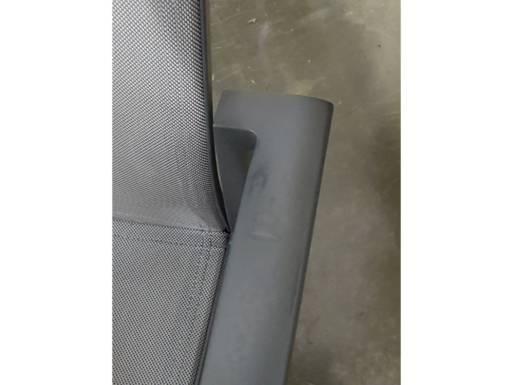 Set van 2 empire armstoelen charcoal stapelbaar, met schoonheidsfoutjes – foto 2 – kavel bij GSD Auctions, Zoeterwoude