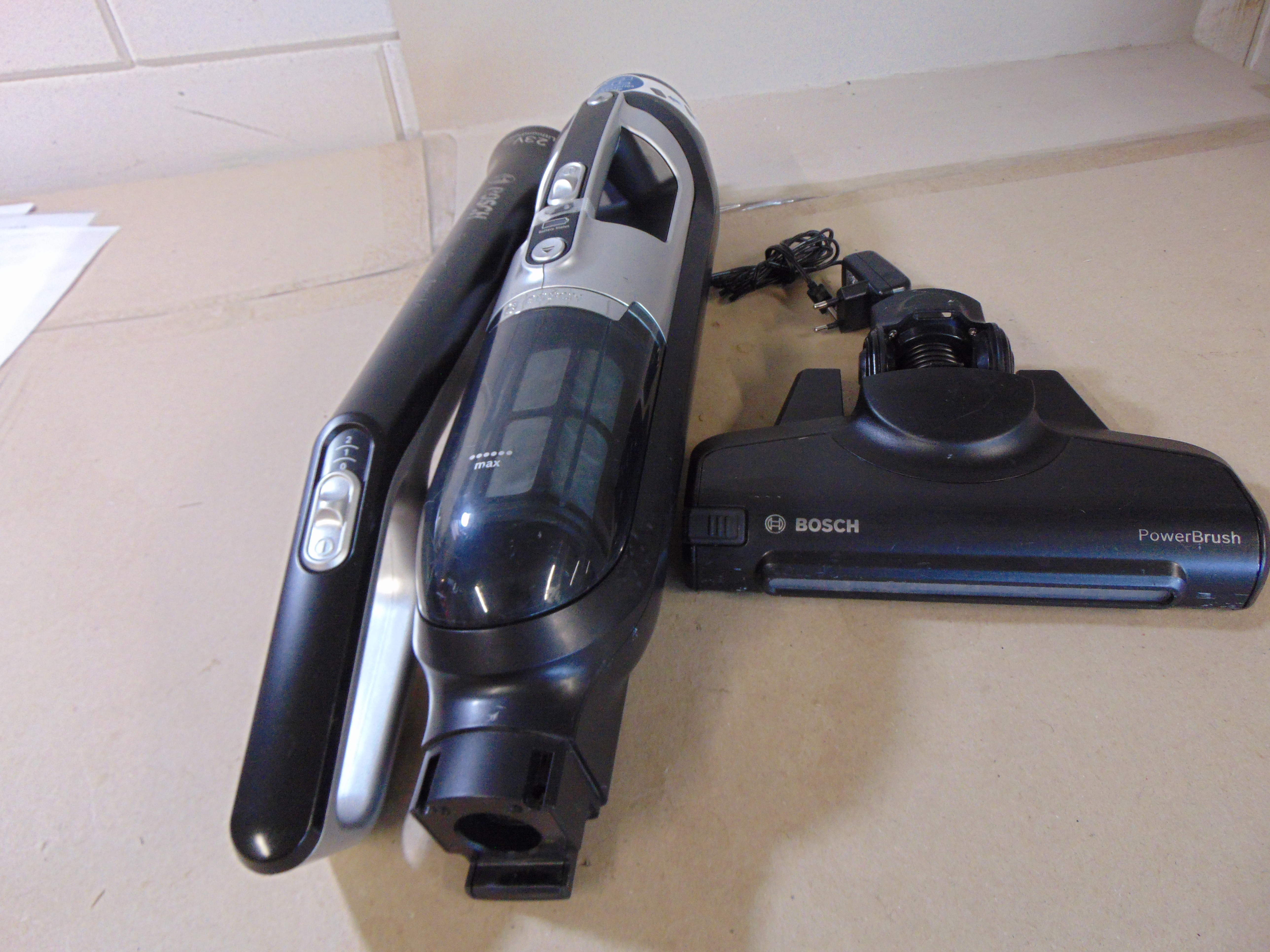 Bosch BCH3P2300 Flexxo Serie 4 steelstofzuiger – foto 2 – kavel bij GSD Auctions, Zoeterwoude