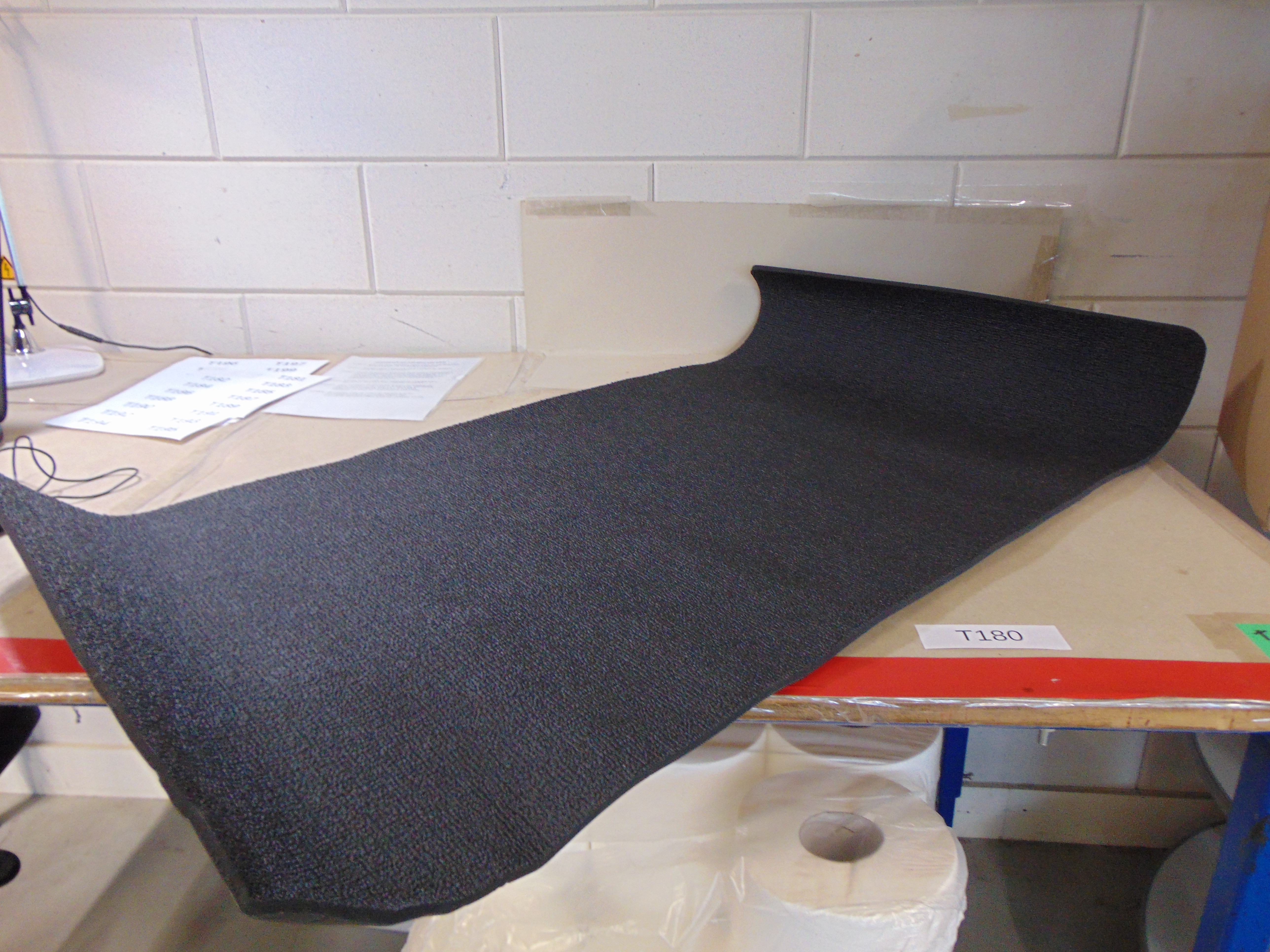 Universele vloermat 60 x 120 cm – foto 2 – kavel bij GSD Auctions, Zoeterwoude