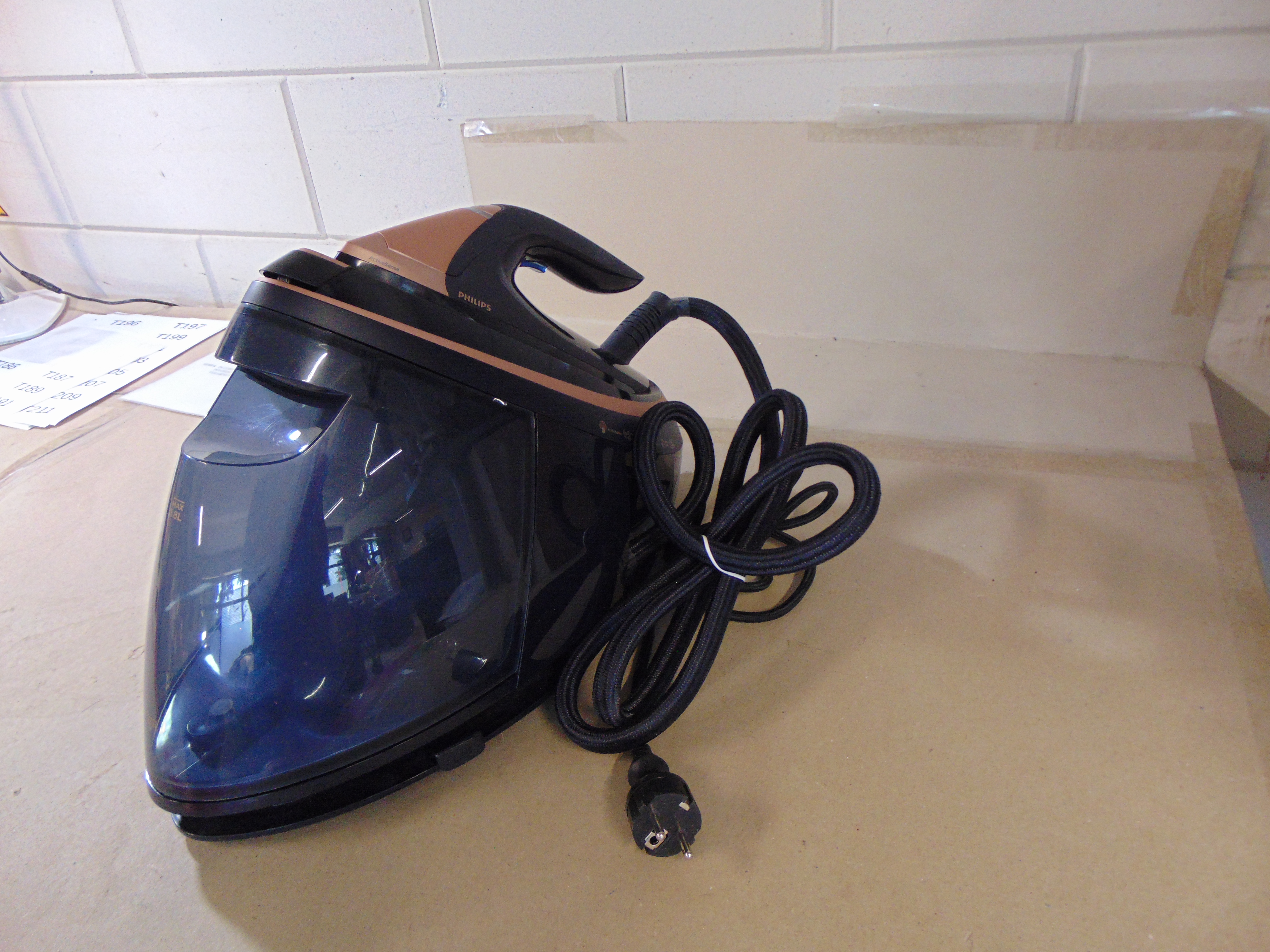 Philips Perfect Care 9000 Series PSG9030/20 Stoomgenerator – foto 2 – kavel bij GSD Auctions, Zoeterwoude