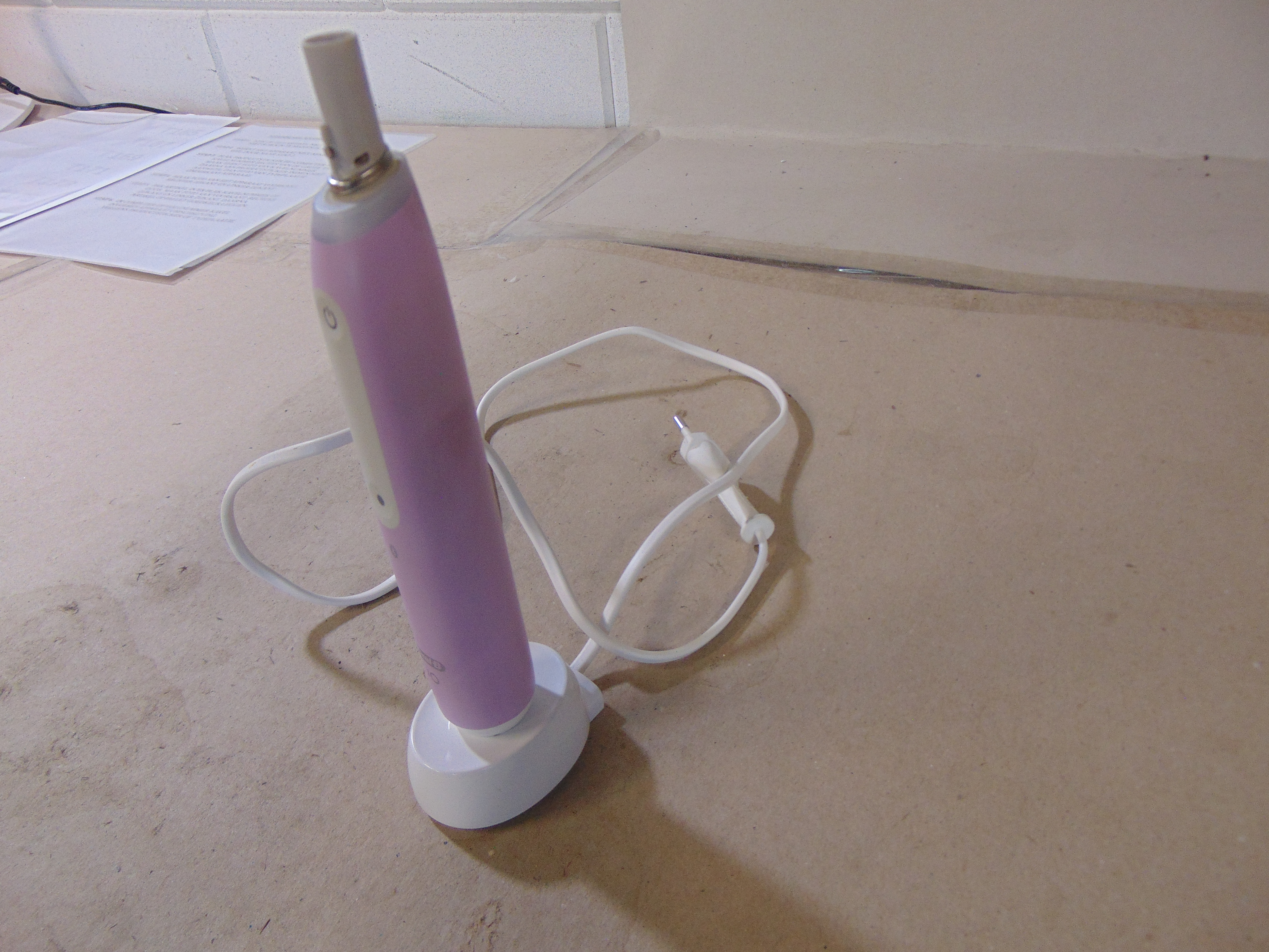 Oral-B iO 4S Lavendel Elektrische Tandenborstel – foto 3 – kavel bij GSD Auctions, Zoeterwoude