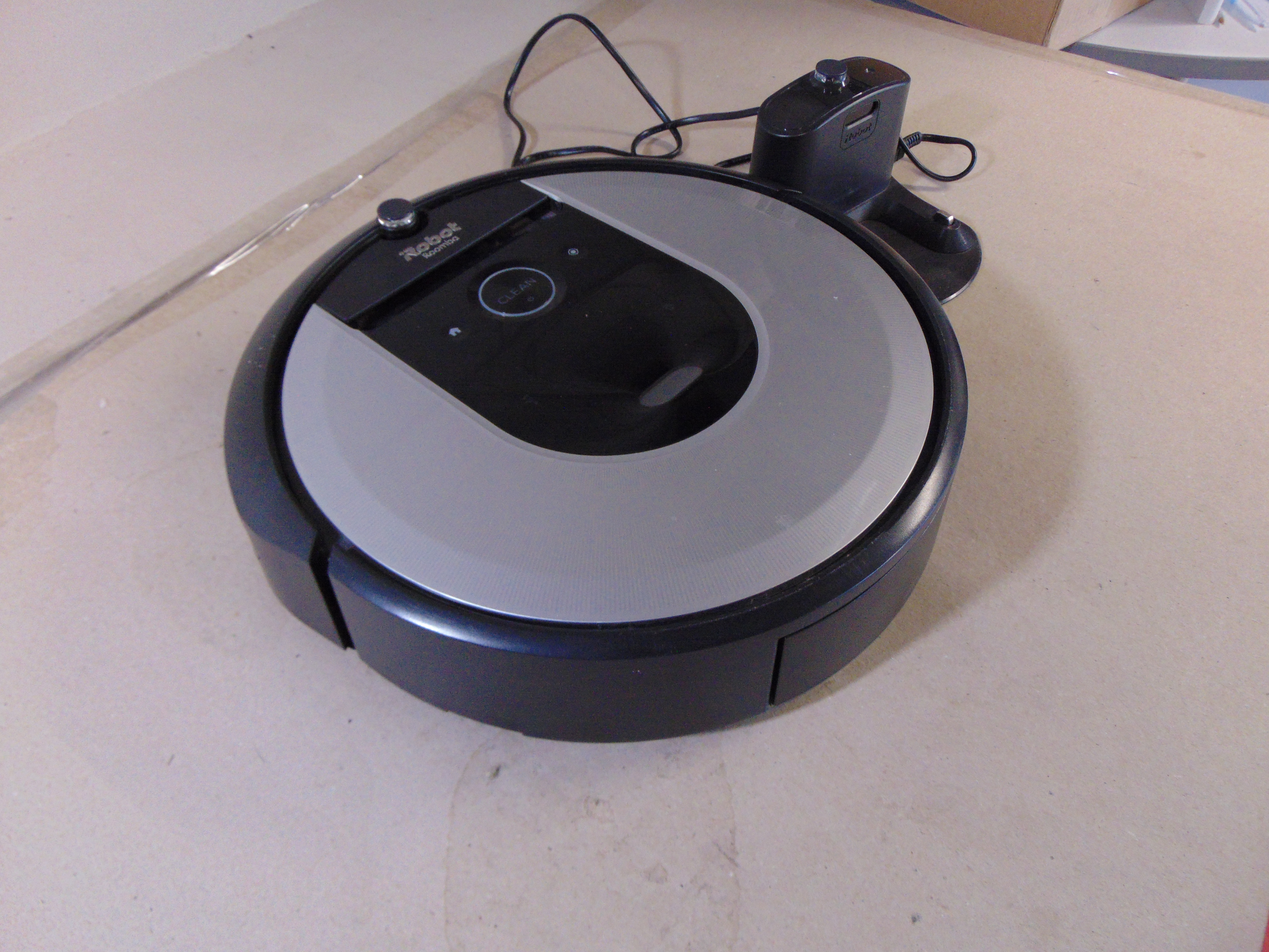 iRobot Roomba i7 Robotstofzuiger – foto 2 – kavel bij GSD Auctions, Zoeterwoude