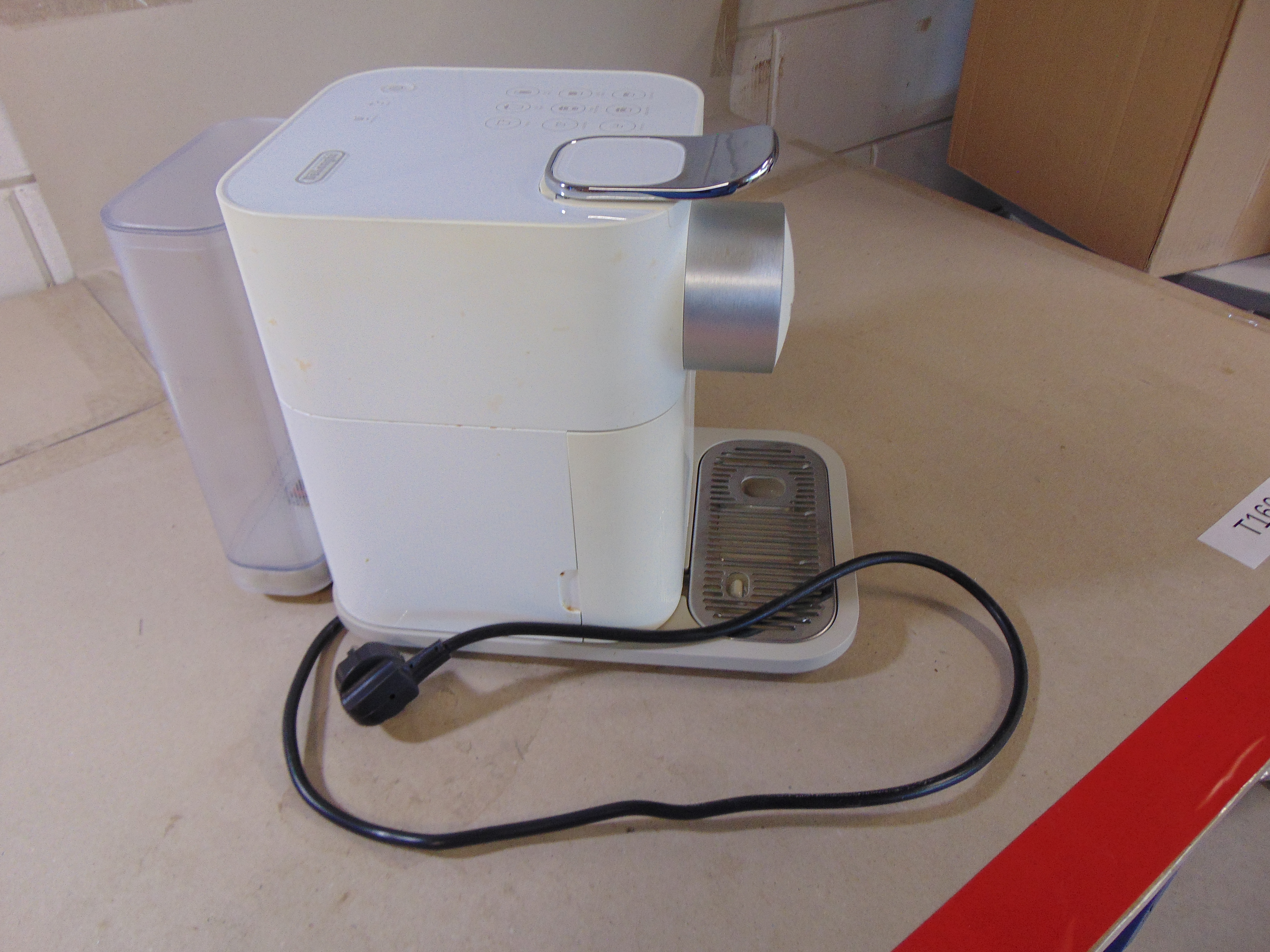 Delonghi Gran Lattissima EN650W Nespressomachine – foto 3 – kavel bij GSD Auctions, Zoeterwoude