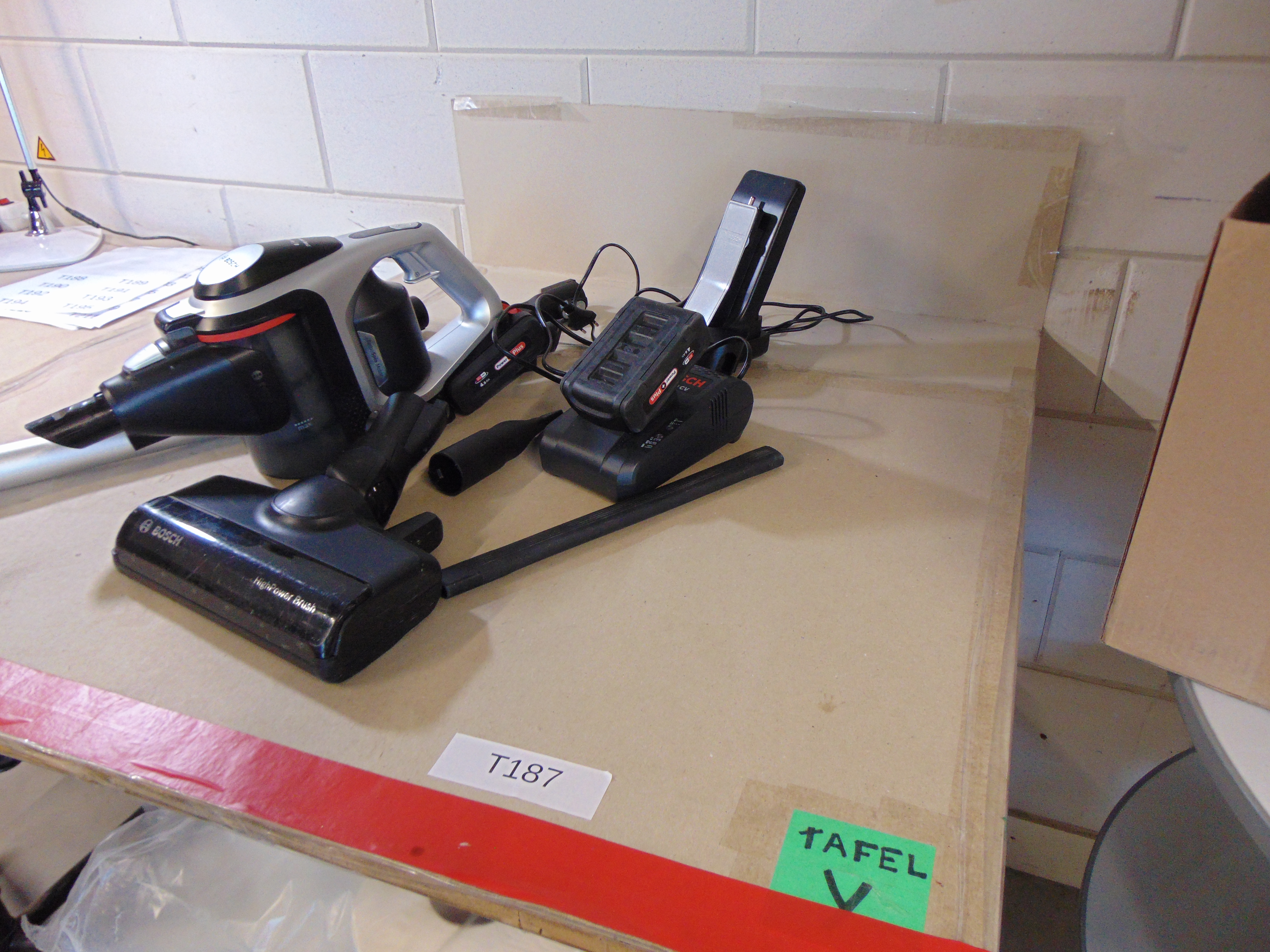 Bosch Unlimited Serie 8 BCS8224WA Steelstofzuiger – foto 2 – kavel bij GSD Auctions, Zoeterwoude