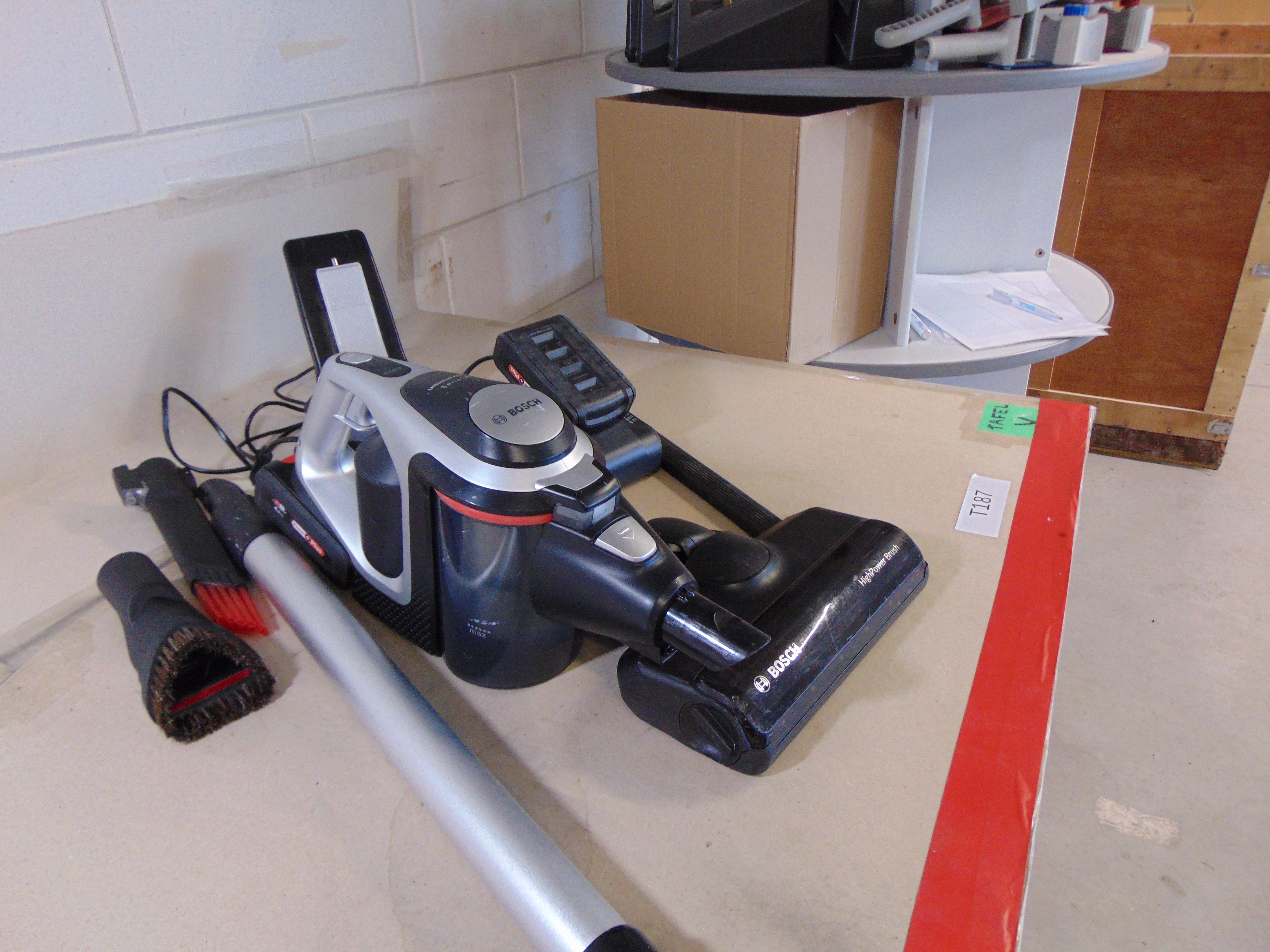 Bosch Unlimited Serie 8 BCS8224WA Steelstofzuiger – foto 3 – kavel bij GSD Auctions, Zoeterwoude