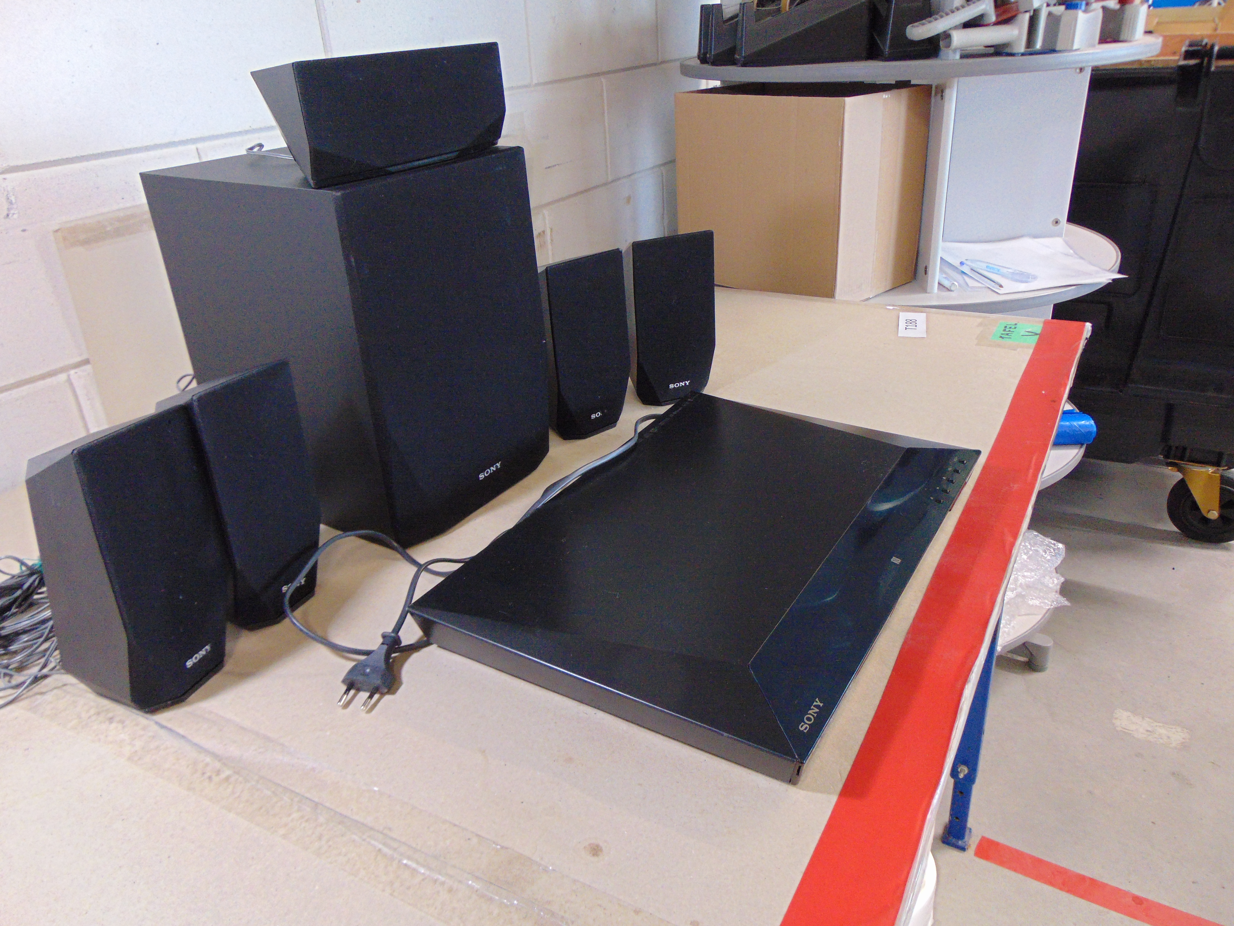 Sony BDV-E2100 5.1 Home cinema set – foto 2 – kavel bij GSD Auctions, Zoeterwoude