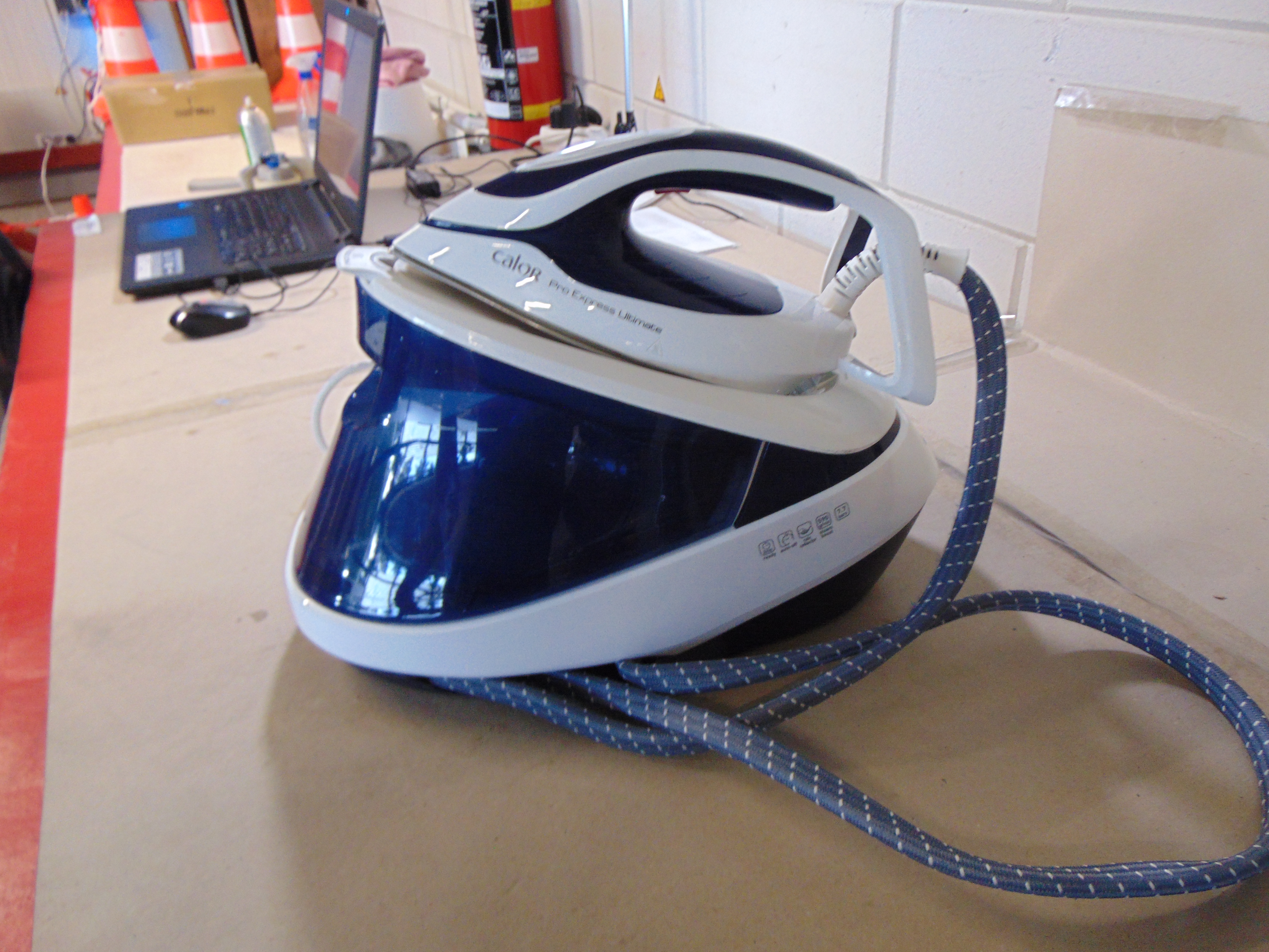 Calor Pro Express Ultimate II GV9712CO Stoomgenerator – foto 2 – kavel bij GSD Auctions, Zoeterwoude